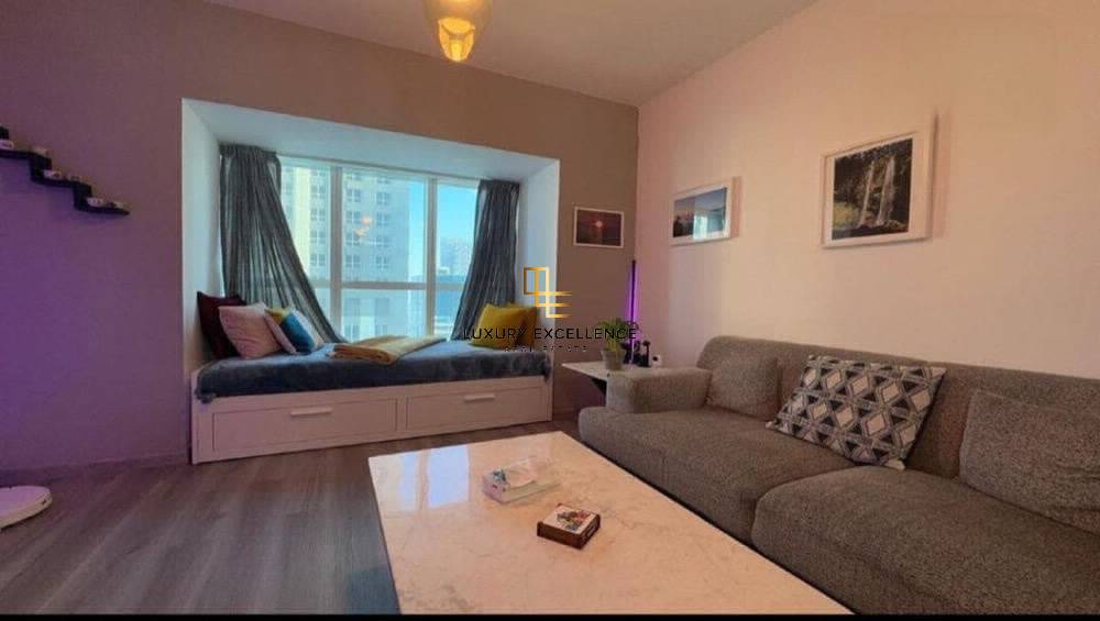 FULLY UPDATE | SPACIOUS UNIT | VACANT BY FEBRUARY