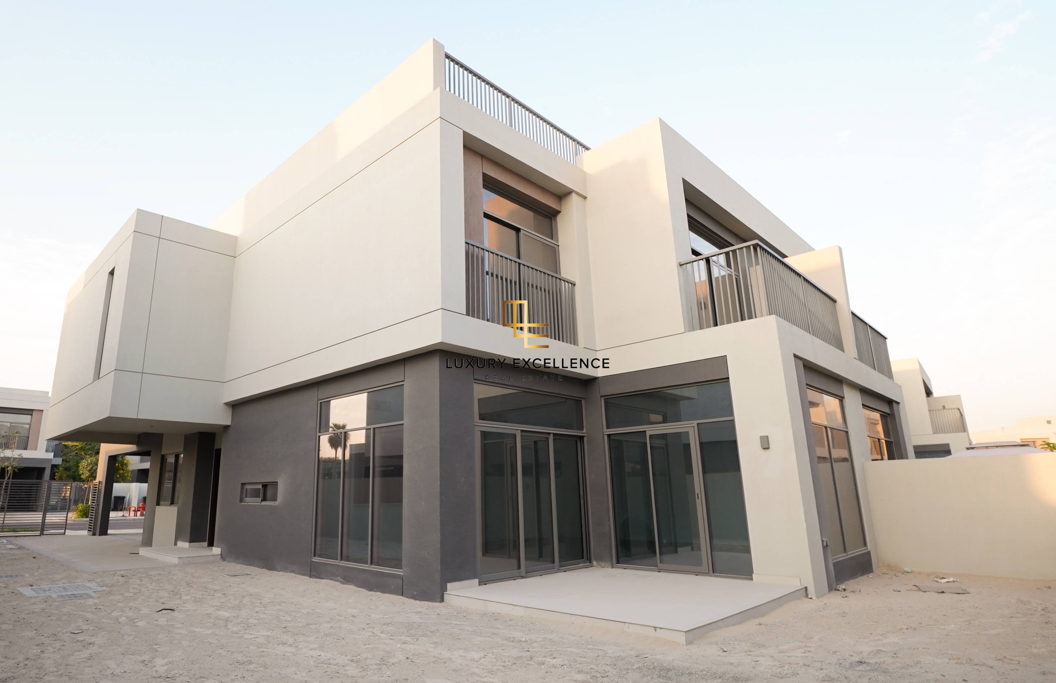 4 + Maids + Extra Bedroom | Investor Deal | Closed Kitchen