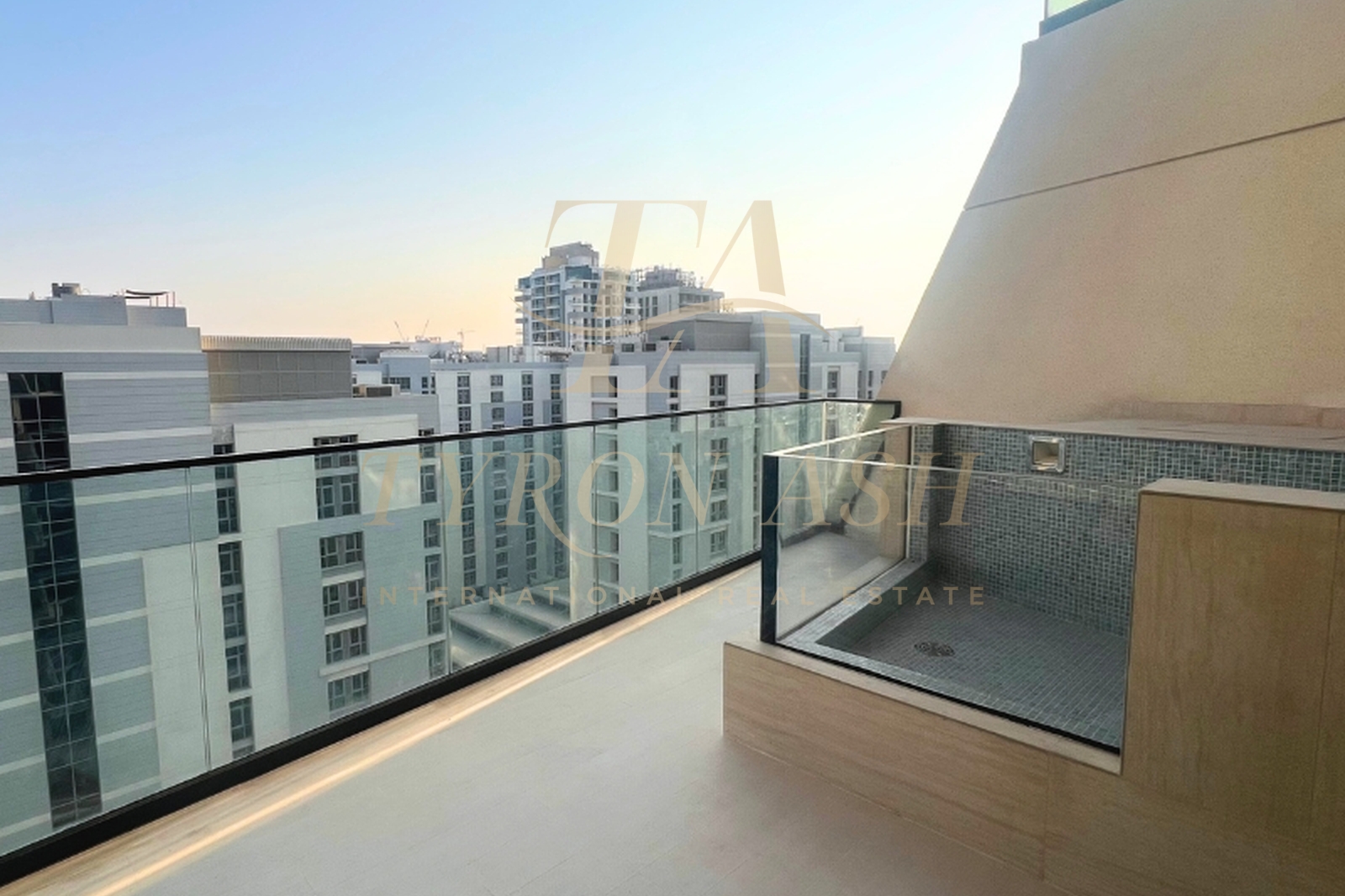 PRIVATE POOL | MULTIPLE CHEQUES | VERY HIGH FLOOR