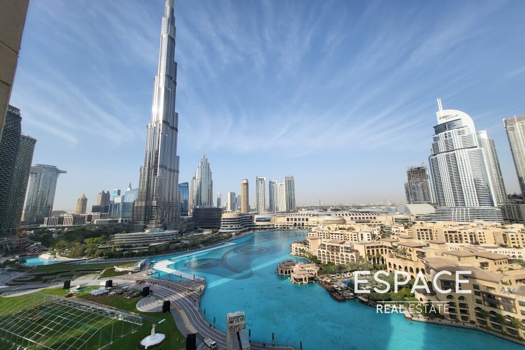 Bright 3BR plus Maids Facing Burj Khalifa