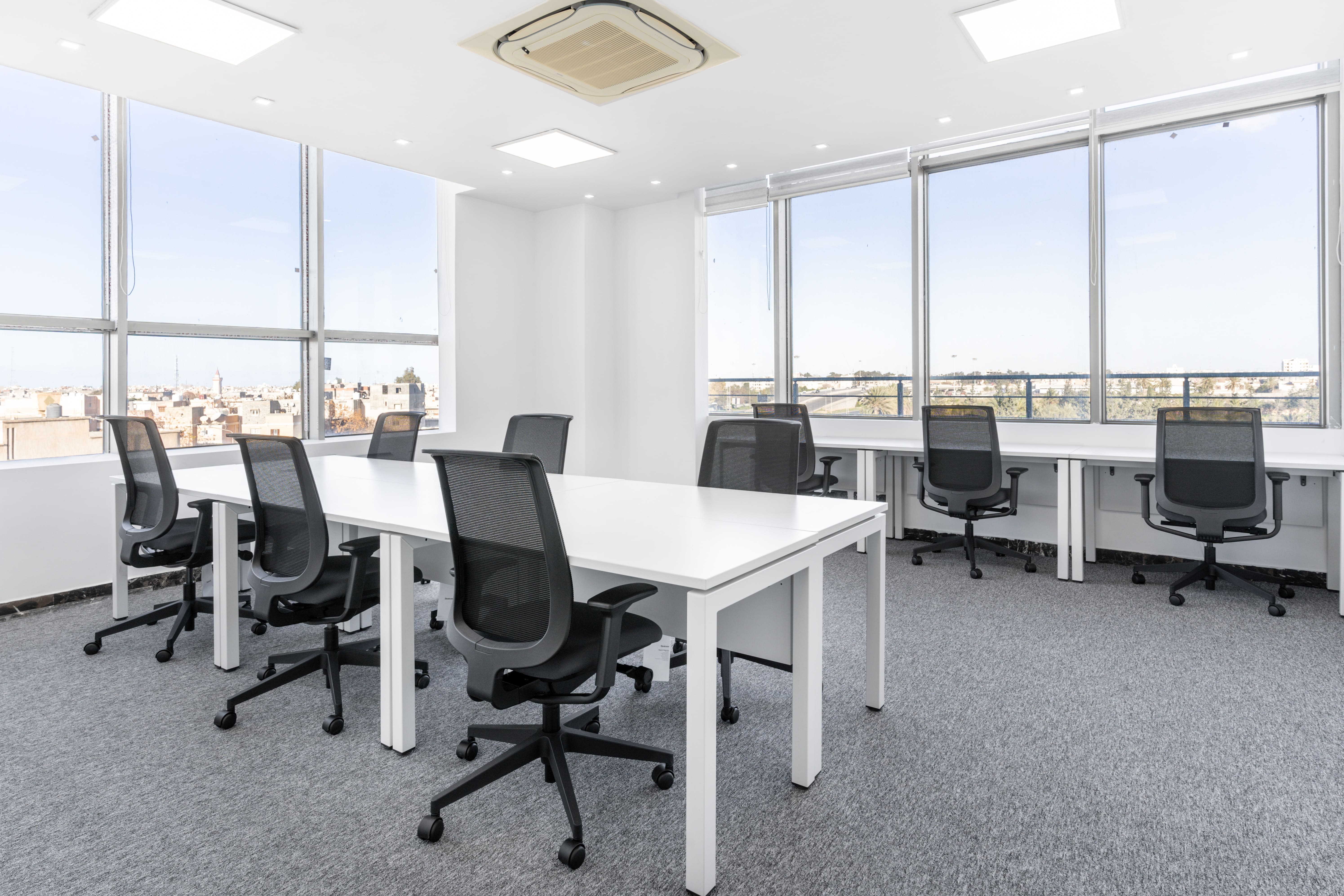 All-inclusive access to professional workspace for rent for 5 persons in Dubai, Sheikh Rasheed Tower, DTWC