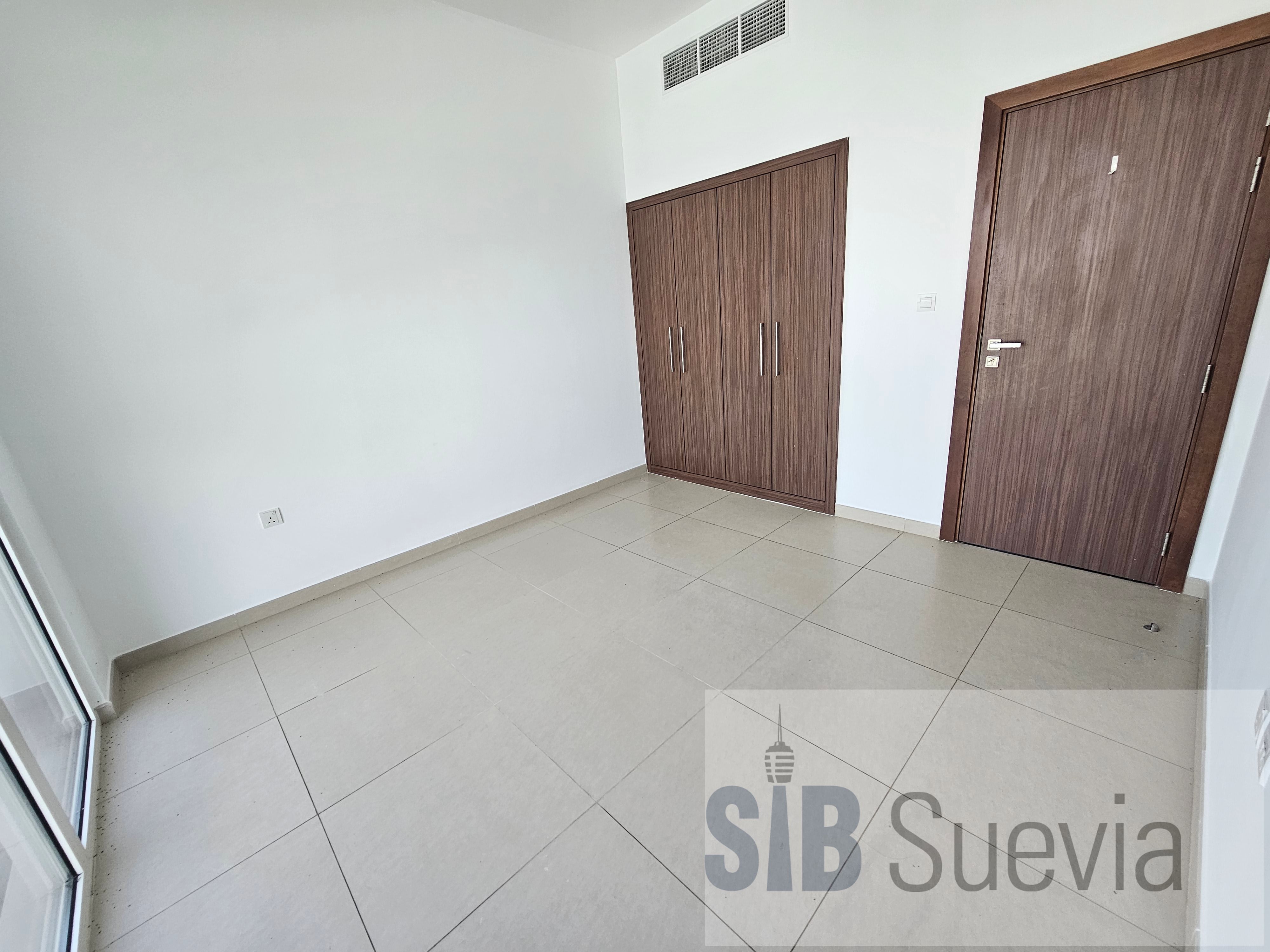 3 Bed | Single Row | Vacant