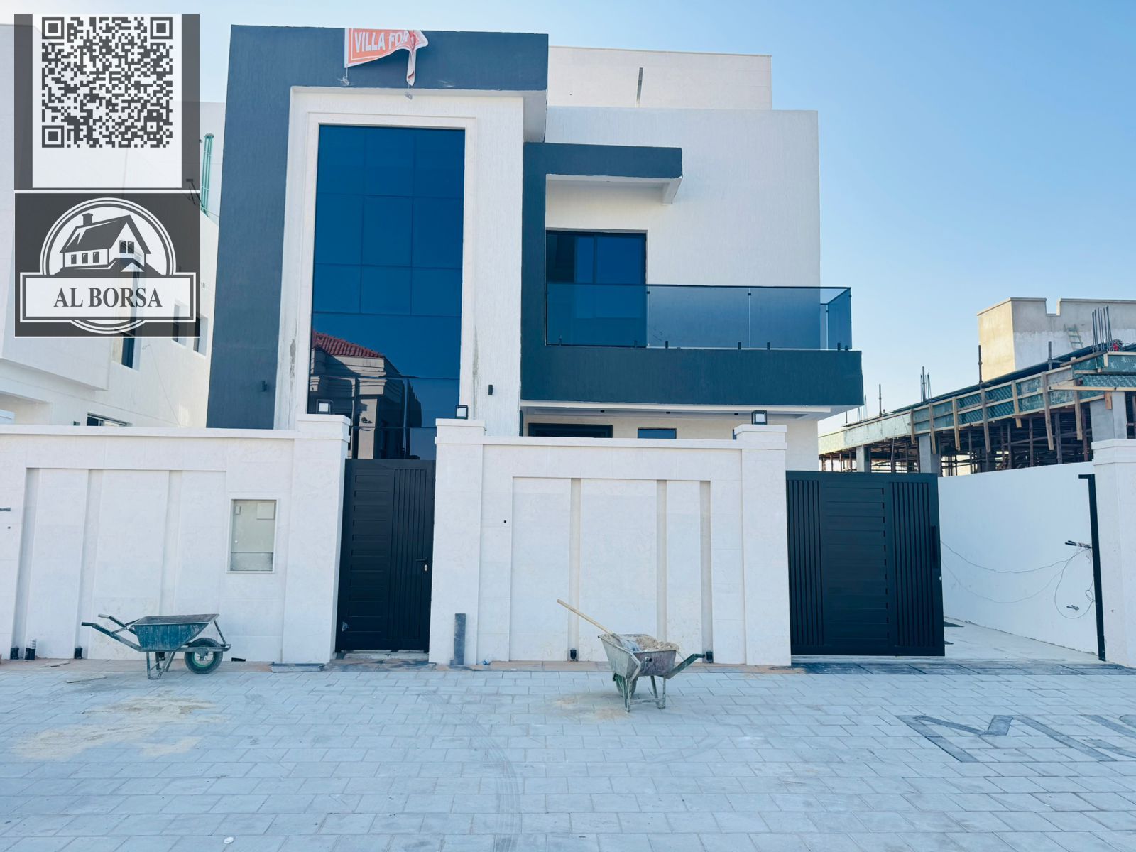 For SALE a villa in Al Helio 2 in Ajman, 5 master bedrooms, a majlis, a hall, a maid's room, and a store