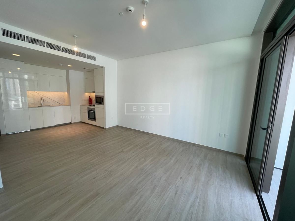 SEA VIEW | MID FLOOR | KITCHEN APPLIANCES