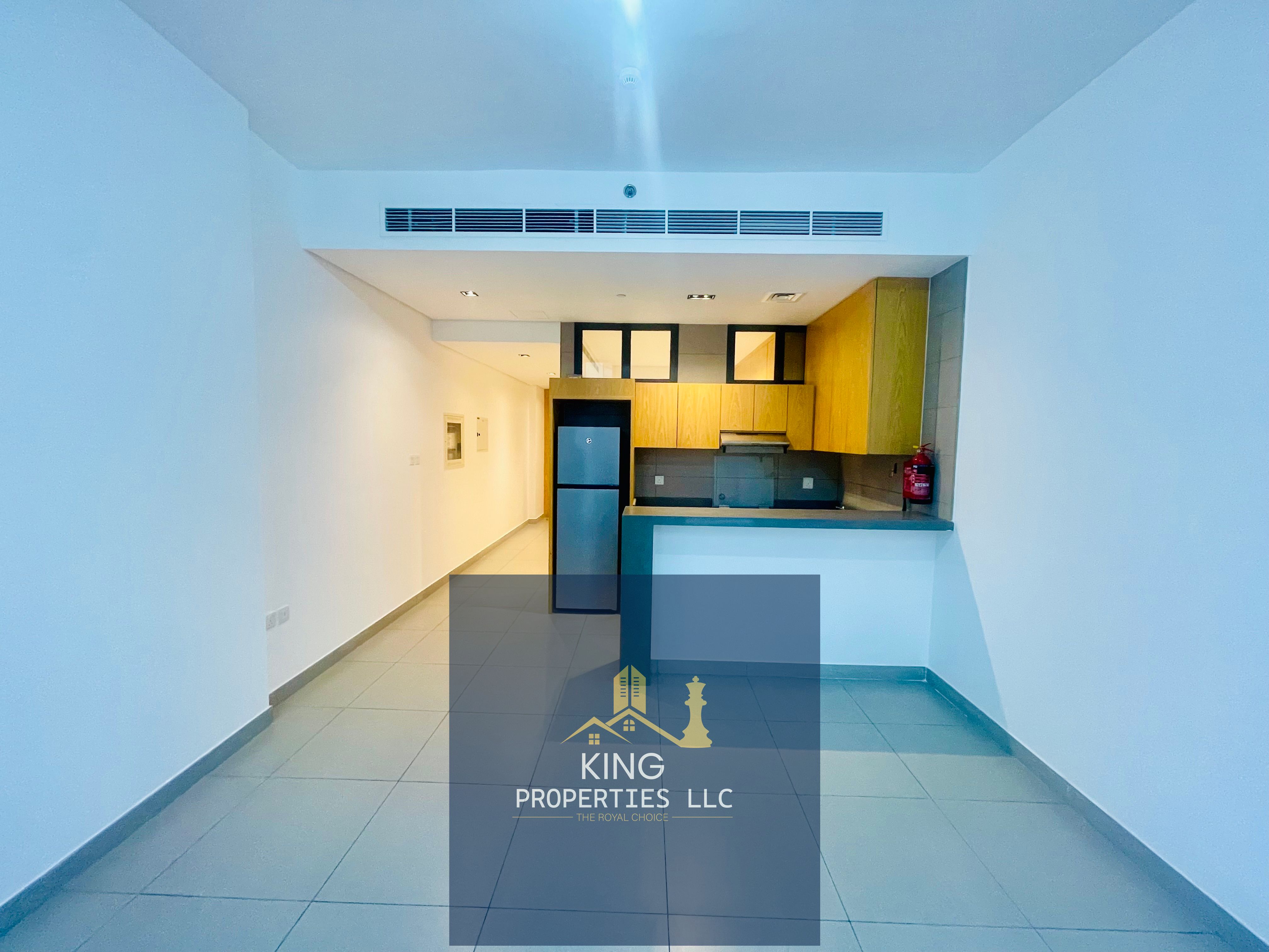 A partition studio is available for rent in Al Mamsha