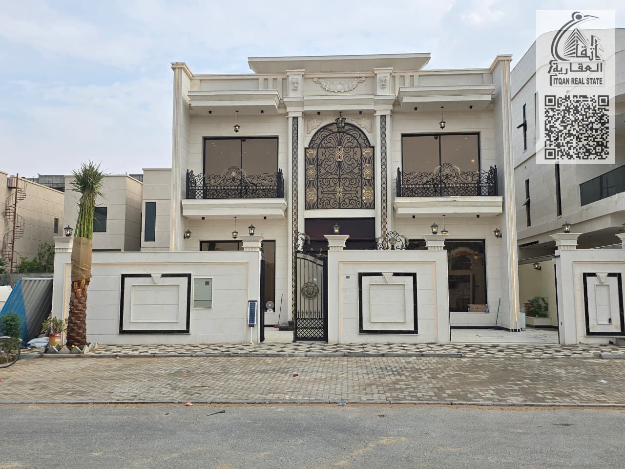 Villa for sale – Freehold for all nationalities for life. Classic modern design, prime location near Mohammed Bin Zayed, with large parking and spac