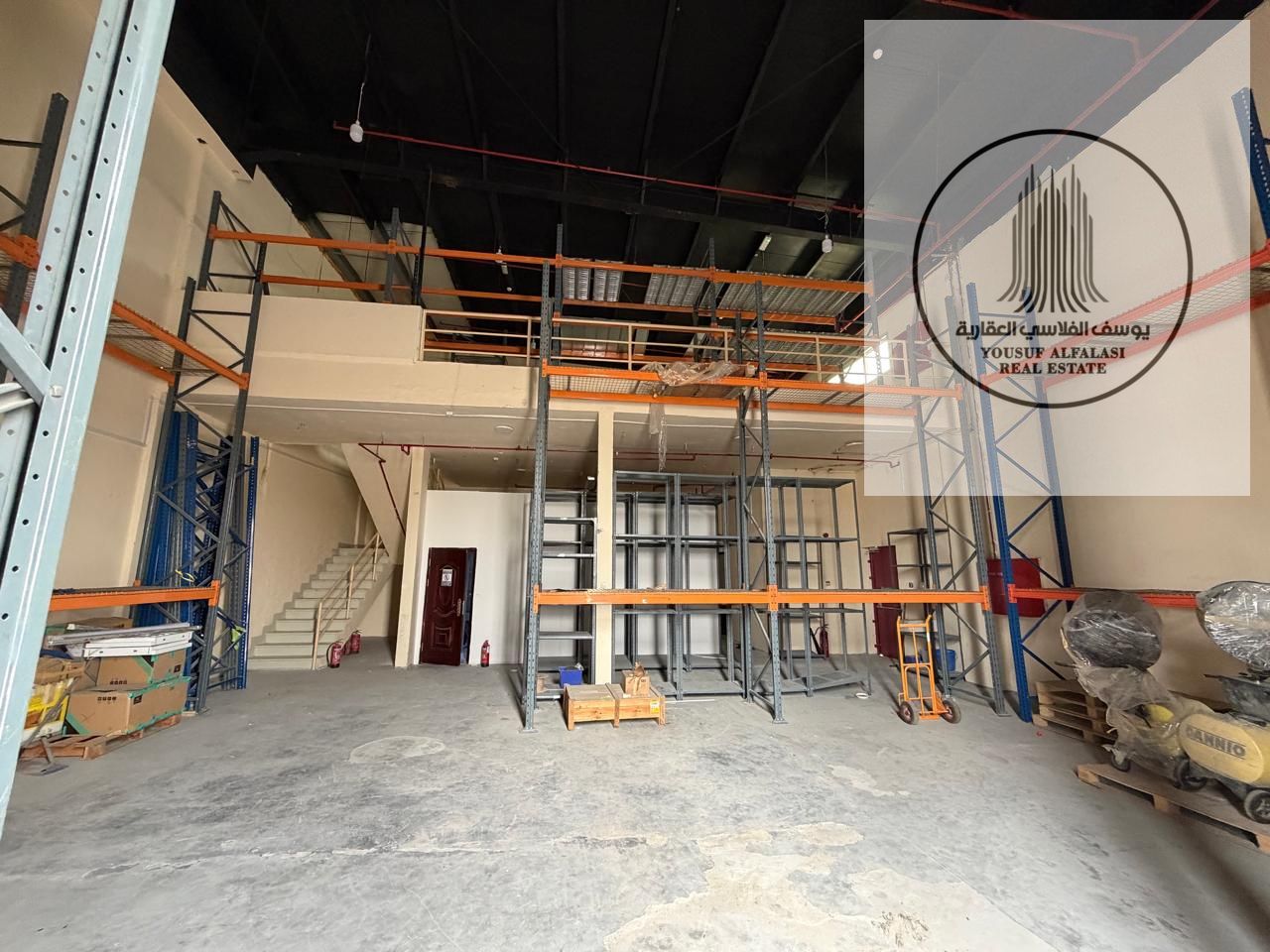 G+M, directly on a main street, warehouses of varying sizes to suit all activities