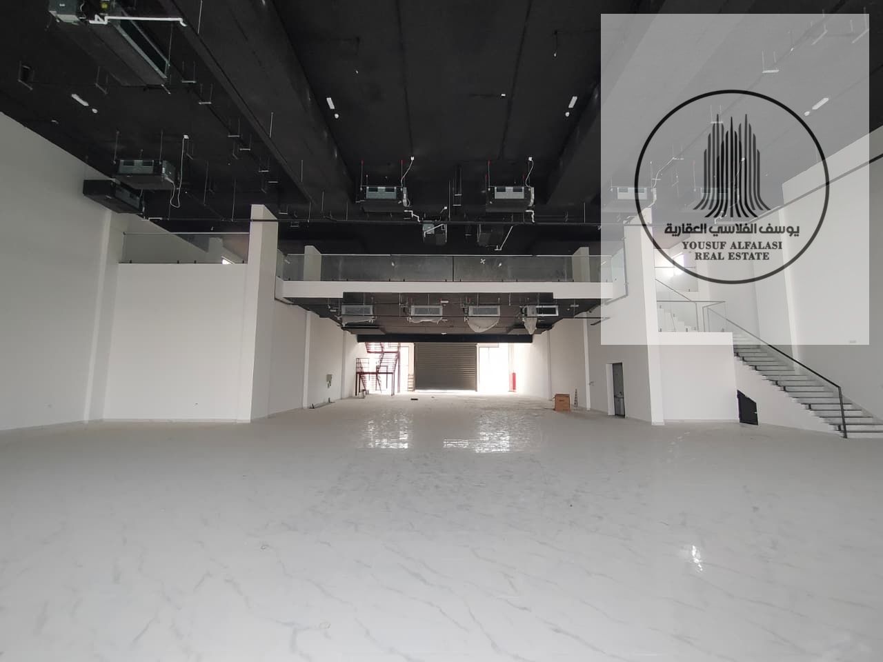 400KW, showroom + parking + offices, on the main street, ready soon. Book now!