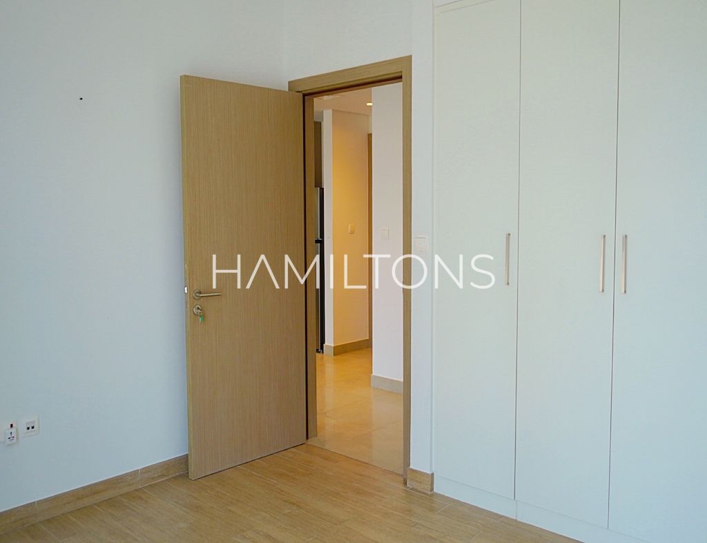 Sea View Apartment | Beachfront Living | Vacant | Resale