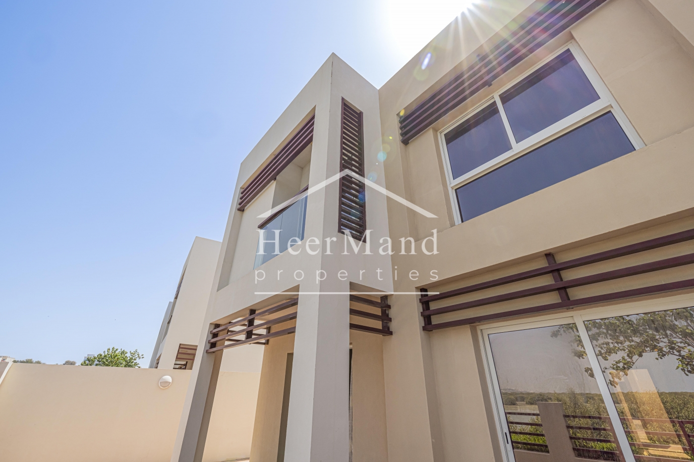 Spacious Family Home With Private Garden Maid Room
