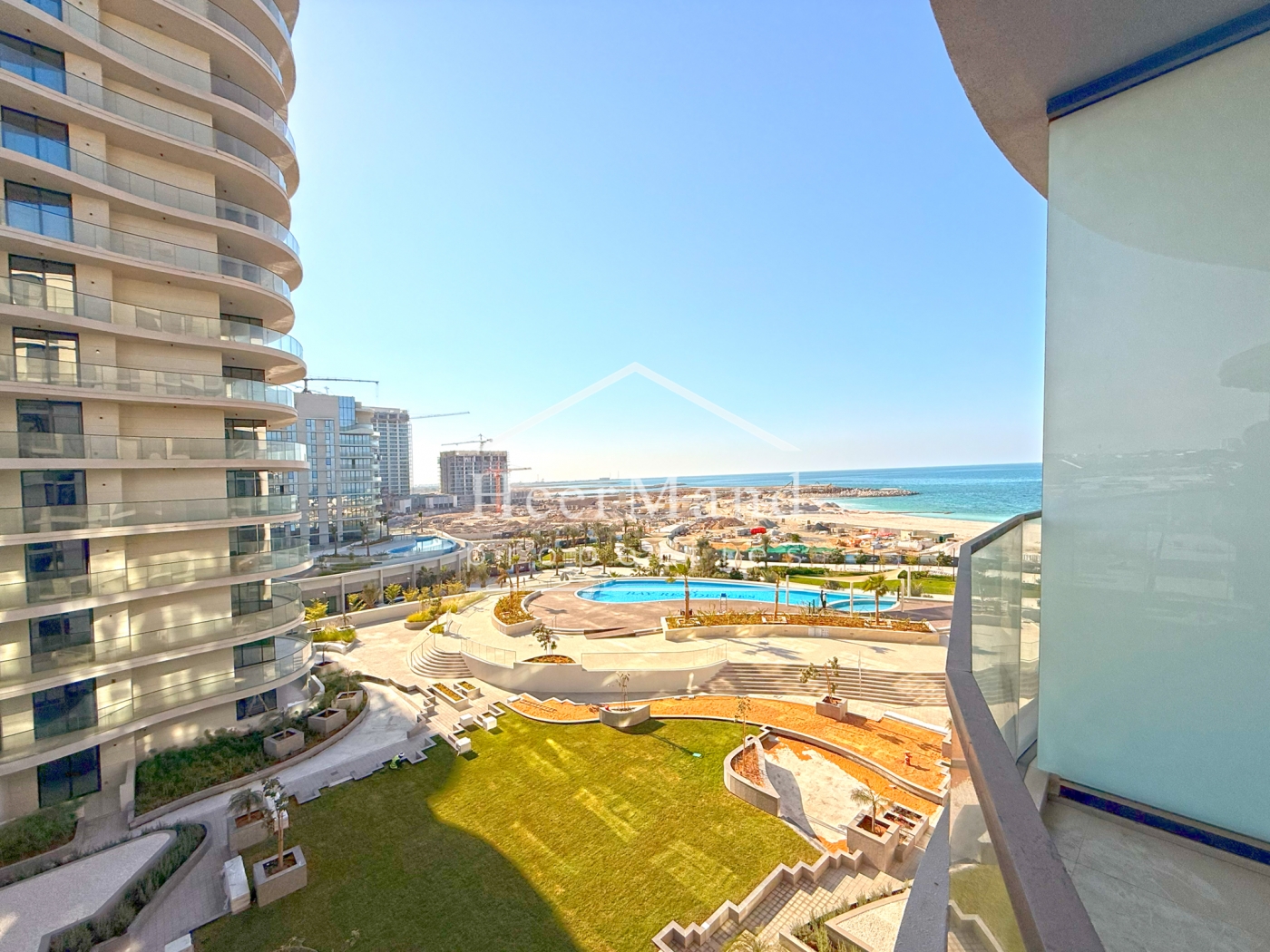 Stylish Northbay - 1Bedroom - Partial Sea View