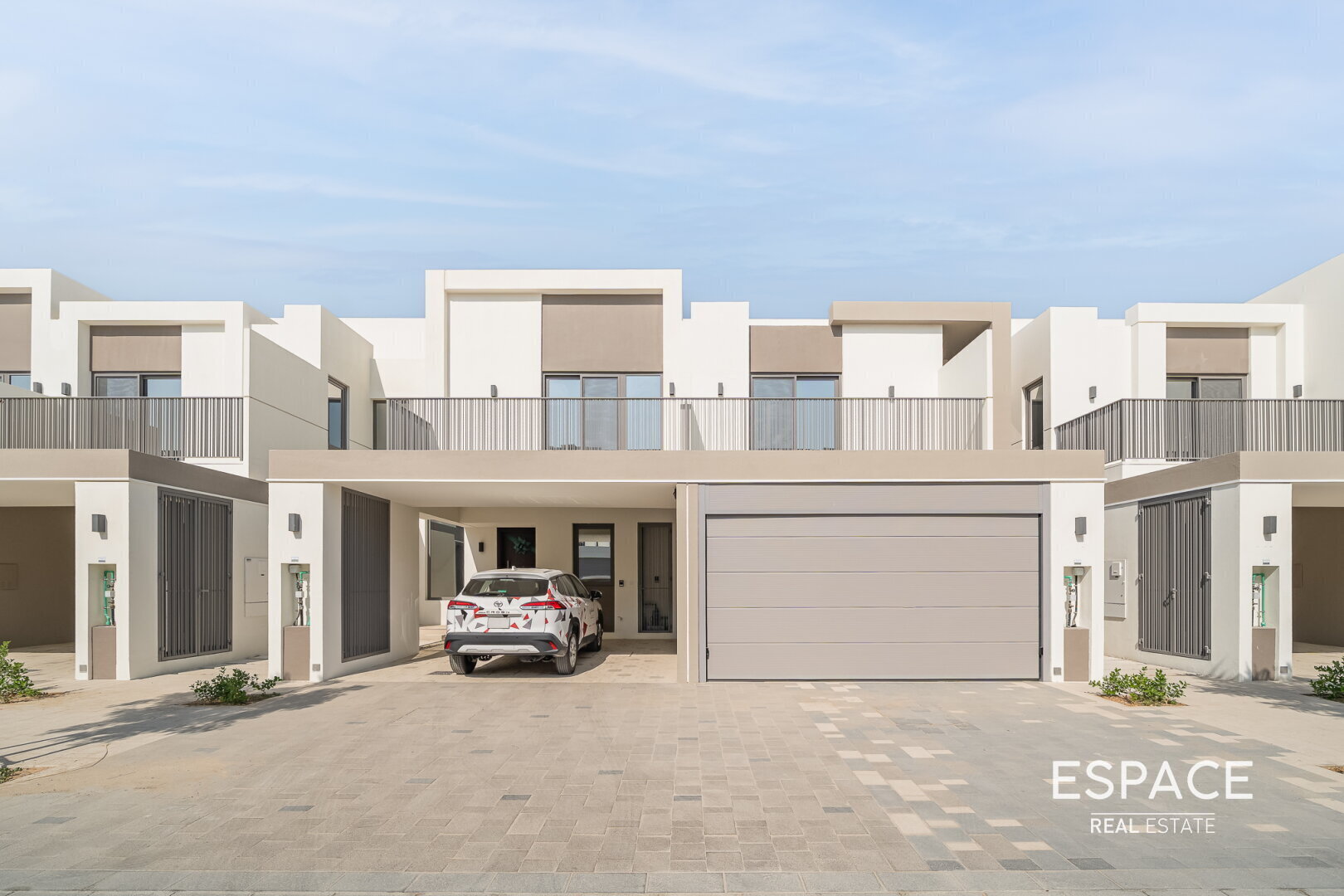 Vacant | Exclusive | Modern Finish