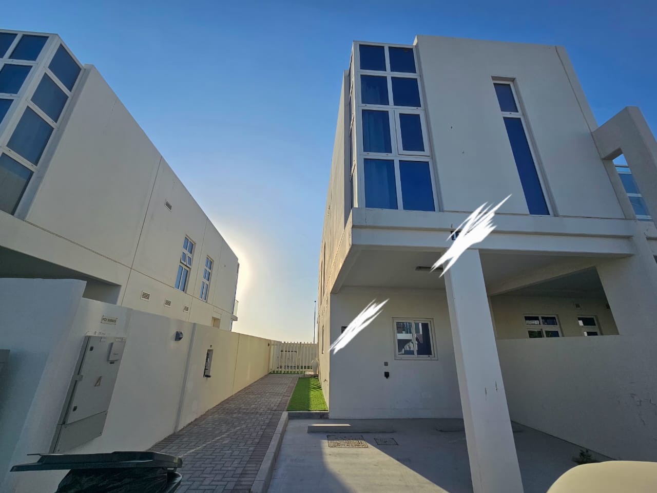 RENT FURNISHED TH 3 BHK PACIFA CLUSTER D2