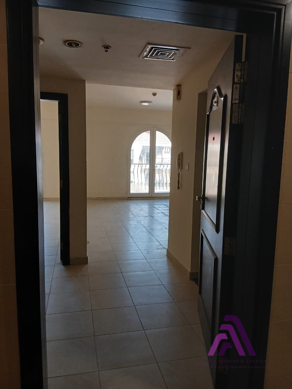 Bright & Spacious 1-Bed Apartment with 2 Bathrooms – Flexible 4 Cheques