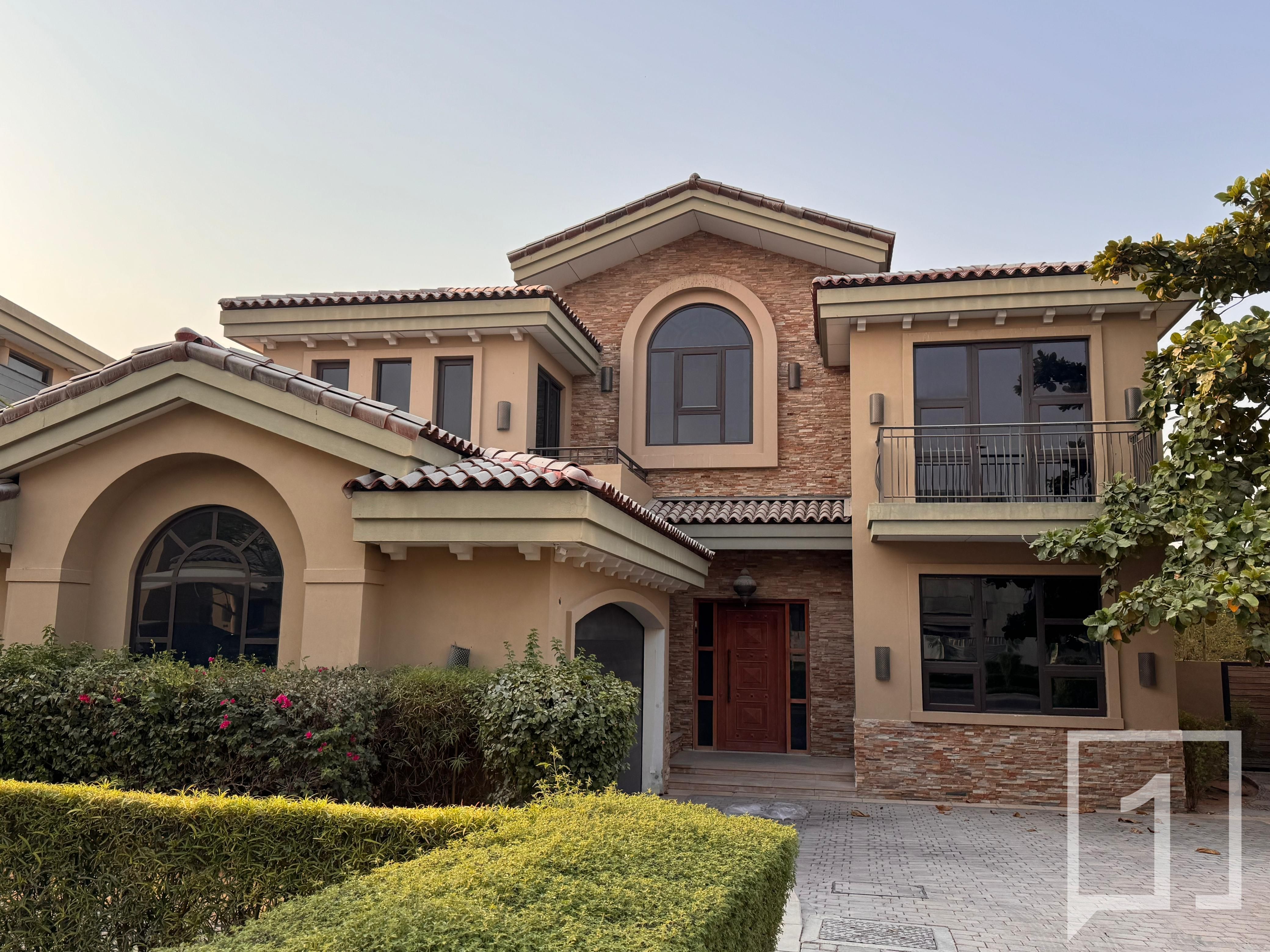 Exclusive| Stunning, Modern living |Private pool