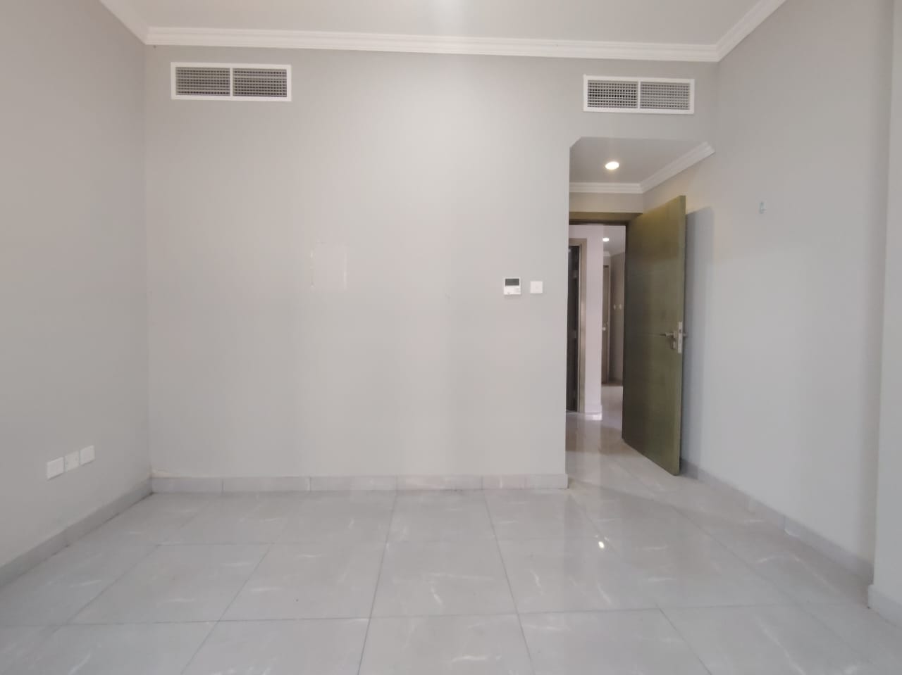 Lxury and Like Brand new apartment with balcony master room prim location sharja