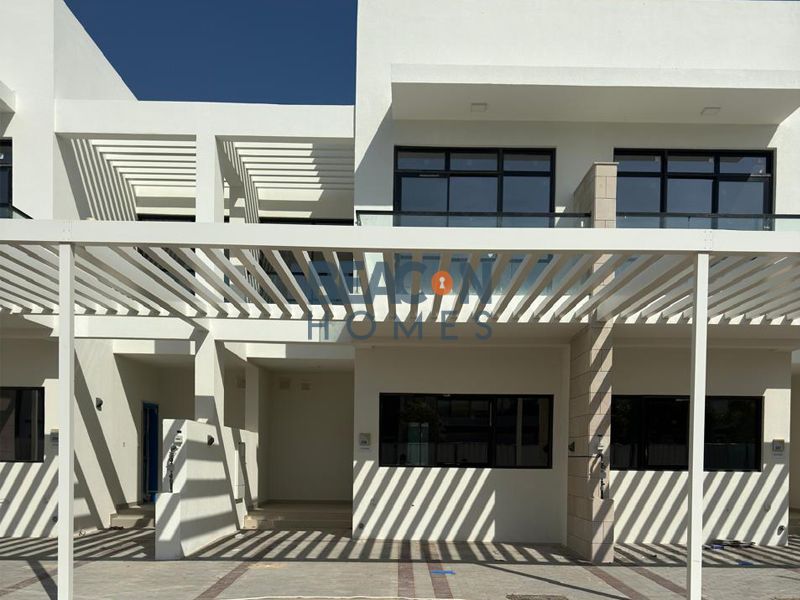 Luxury 4 Bed Plus Maid Single Row Townhouse