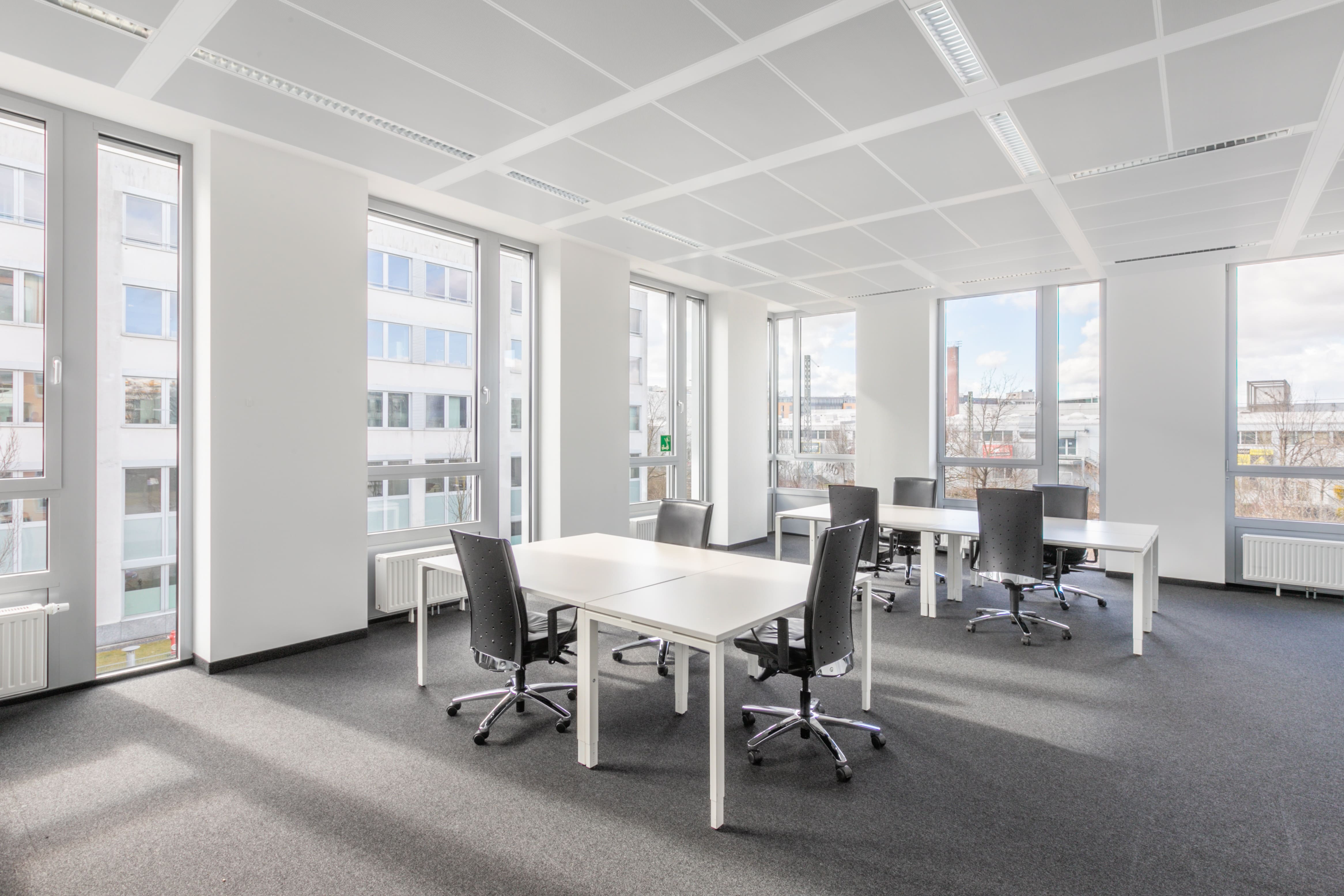 Move into ready-to-use open office space for rent for 15 persons in RAS AL KHAIMAH, Julphar Tower RAK Sharjah