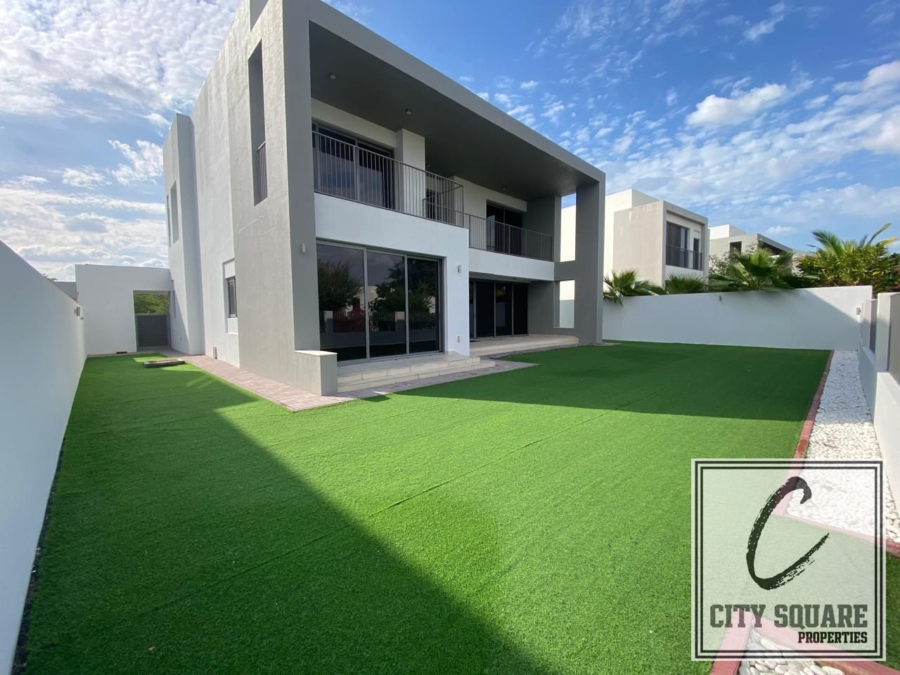 Single row Standalone villa/ Ready to move in