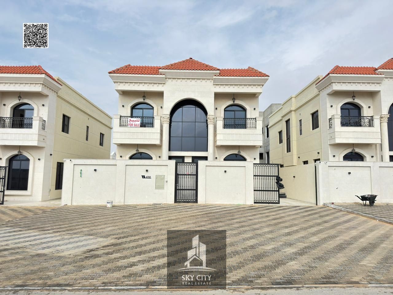 For sale: A luxurious neoclassical villa, freehold and inheritable, with 5 master bedrooms and a swimming pool, directly opposite the mosque on Sheikh