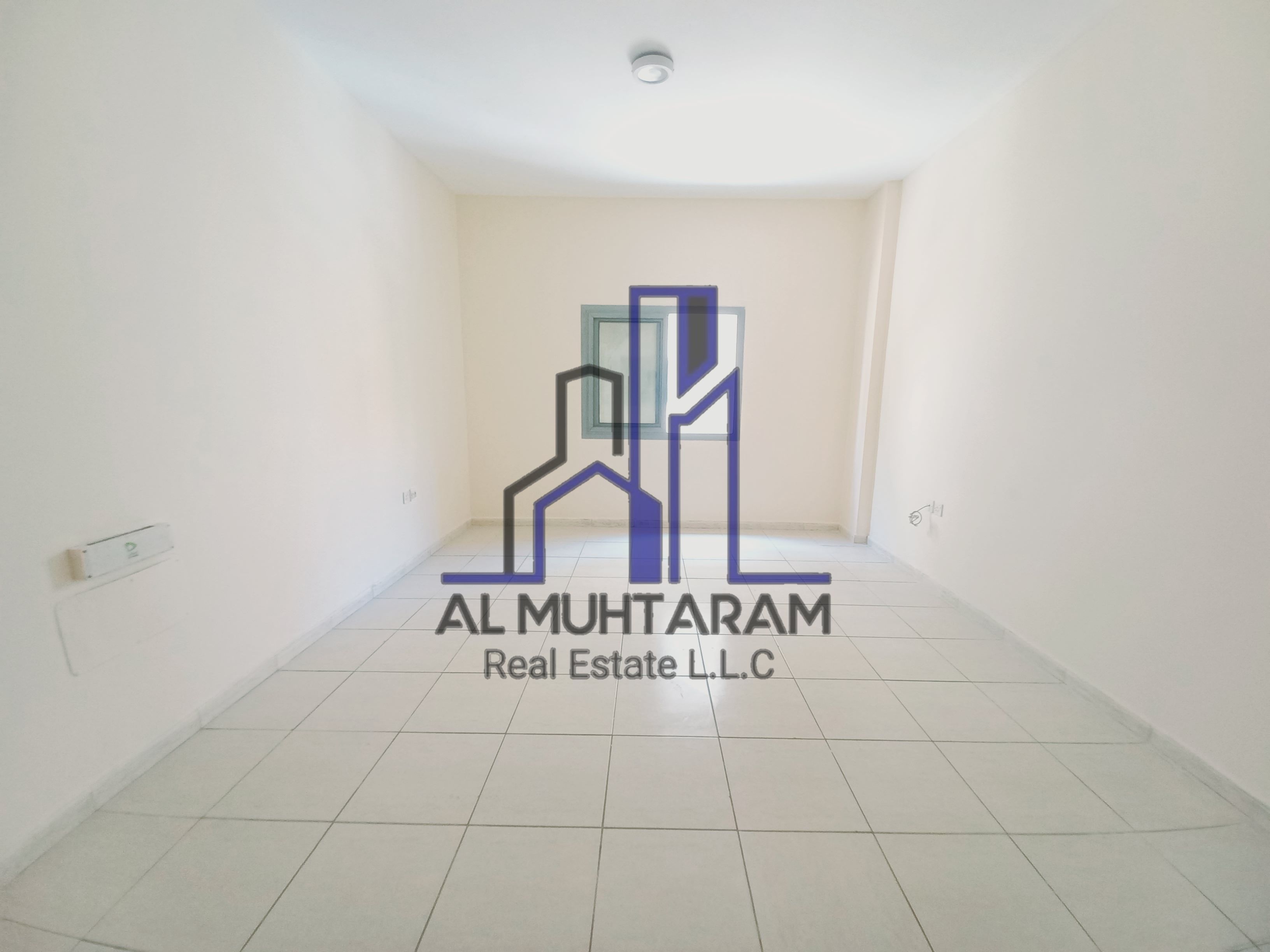 Luxurious 1bhk with central Ac Roadside Building