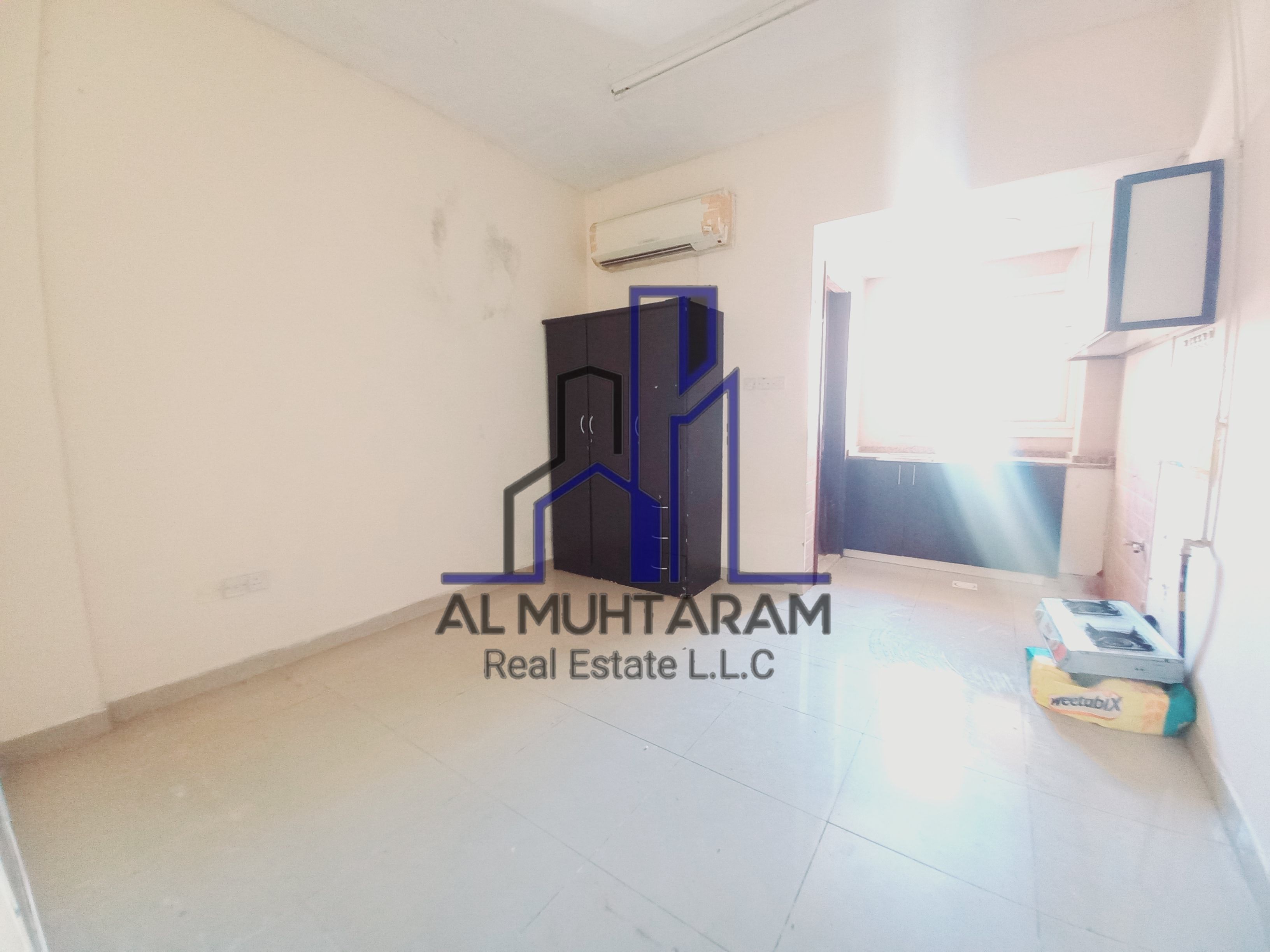 Spacious studio For Bachelor In Muweilah