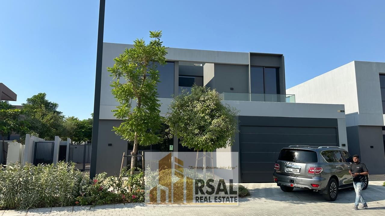 Luxurious 4 bedroom villa with Private pool with All Amenities Gated community // Freehold Property//