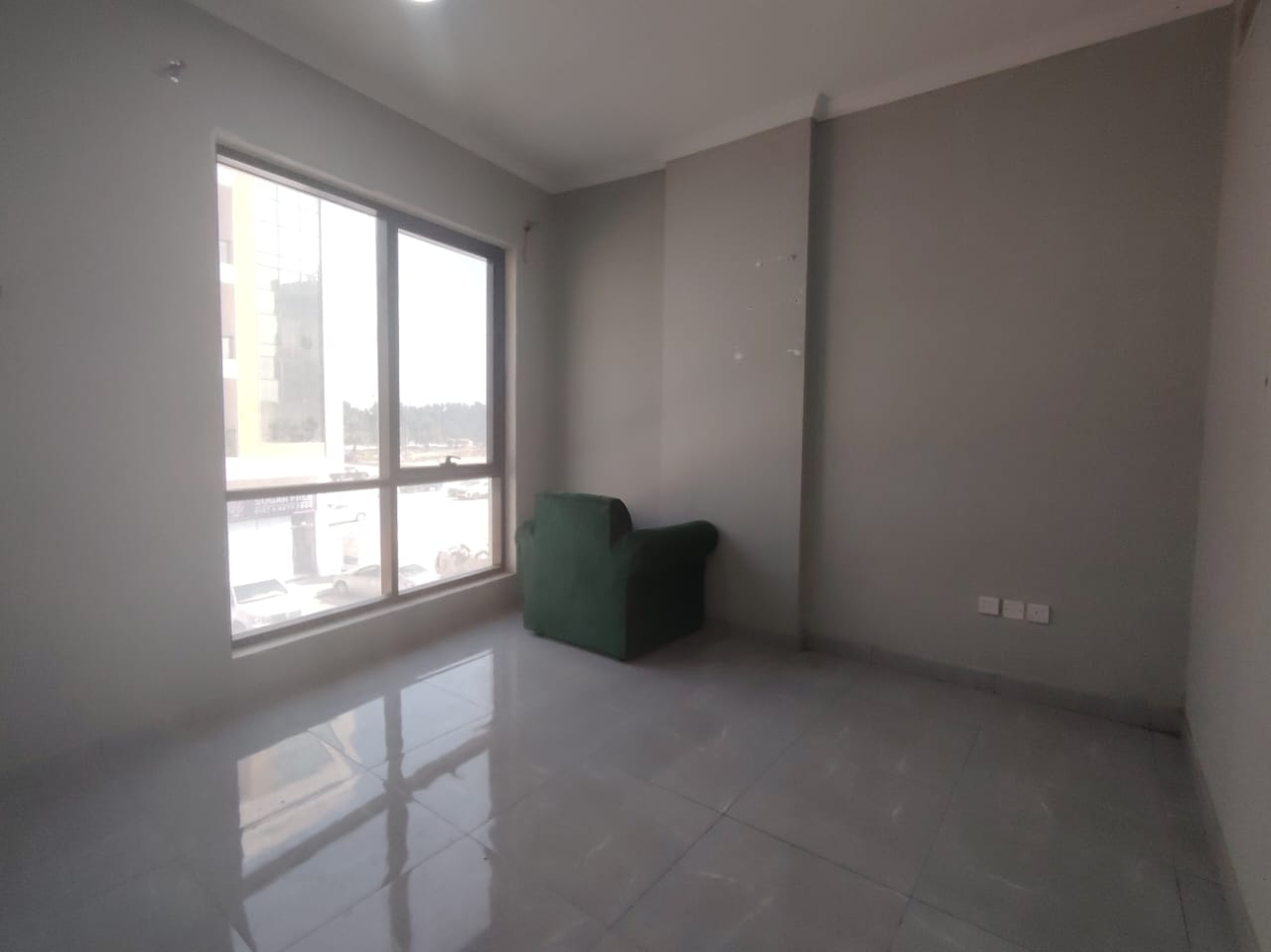 Lxury and brand new apartment 1bhk with balcony 2 washroom prim location aljada out sid