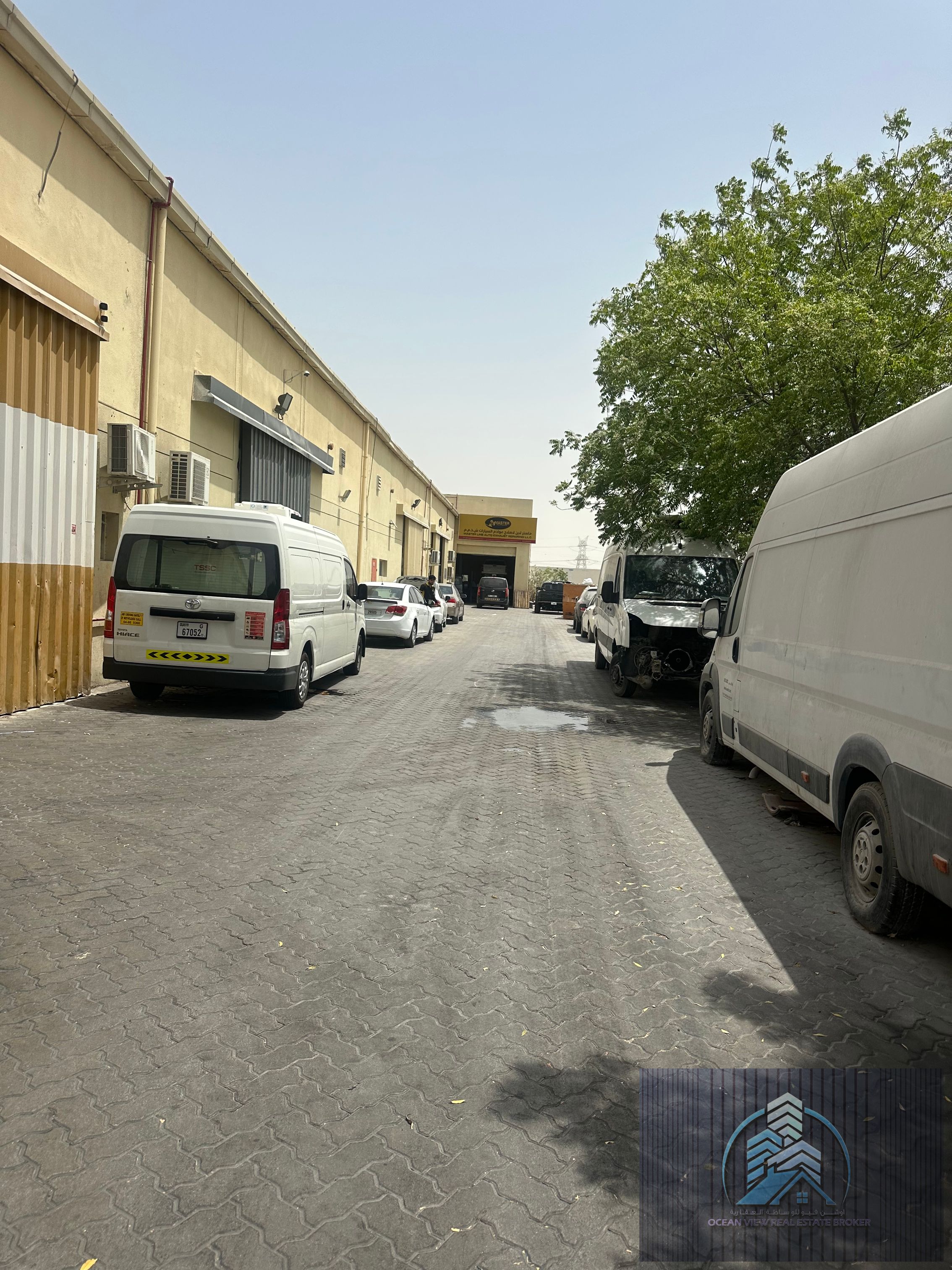 WELL MAINTAINED SMALL WAREHOUSE 2400SQFT FOR RENT 80AED/SQFT