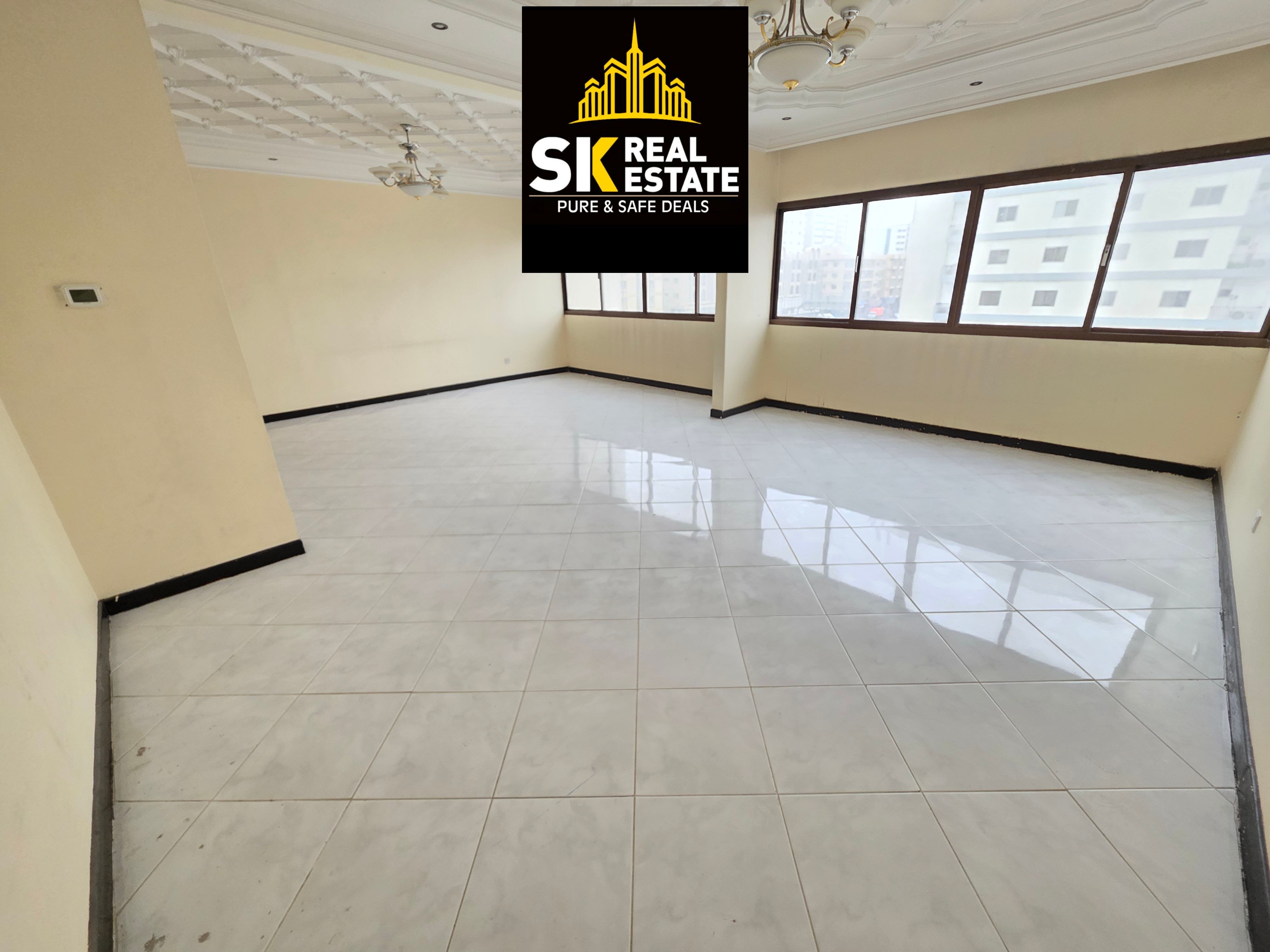 HUGE SIZE 4BHK APARTMENT IN CHEAPEAST PRICE + CHILLER FREE