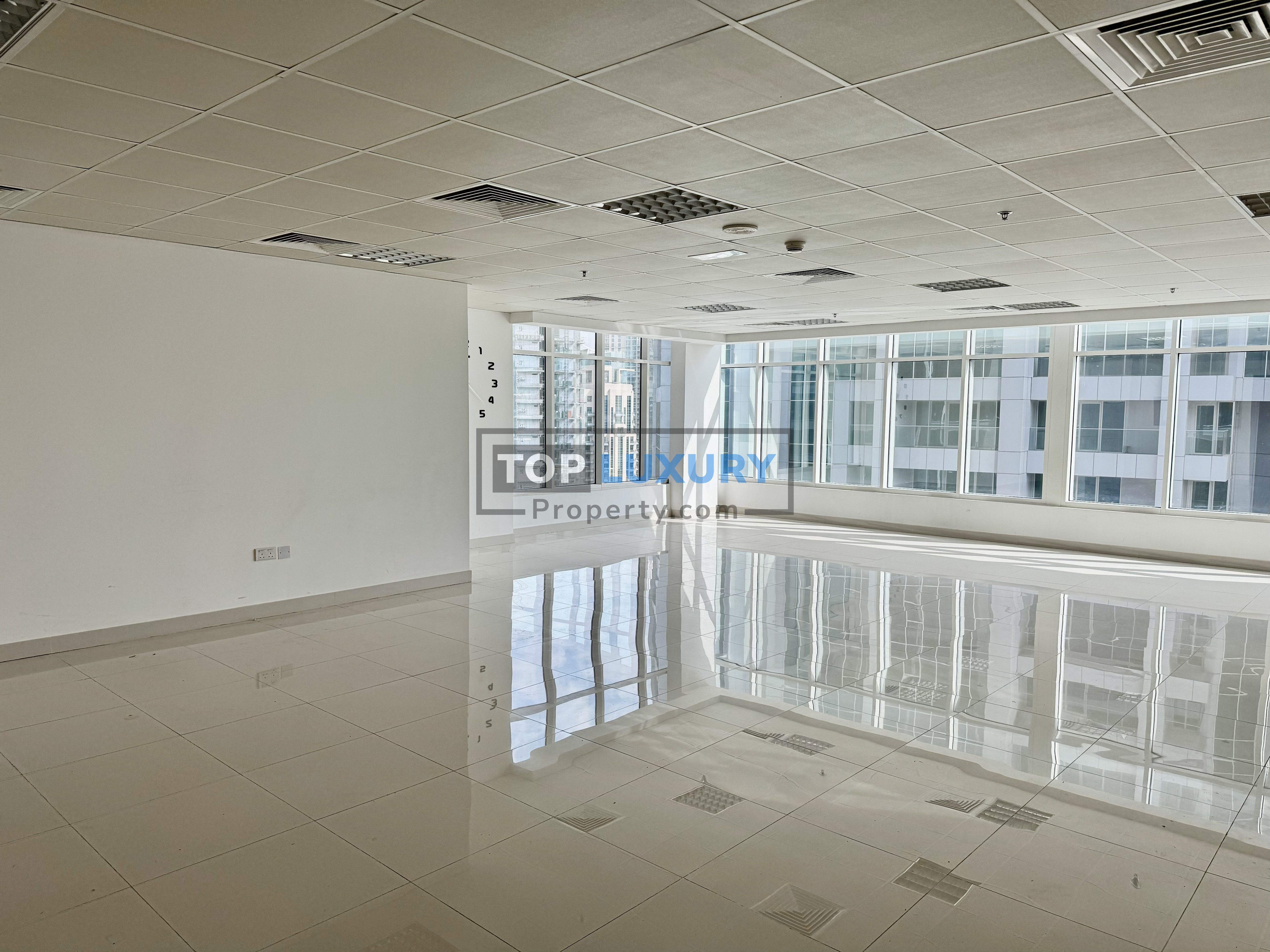 MOVE IN READY | BURJ KHALIFA VIEW | SPACIOUS OFFICE