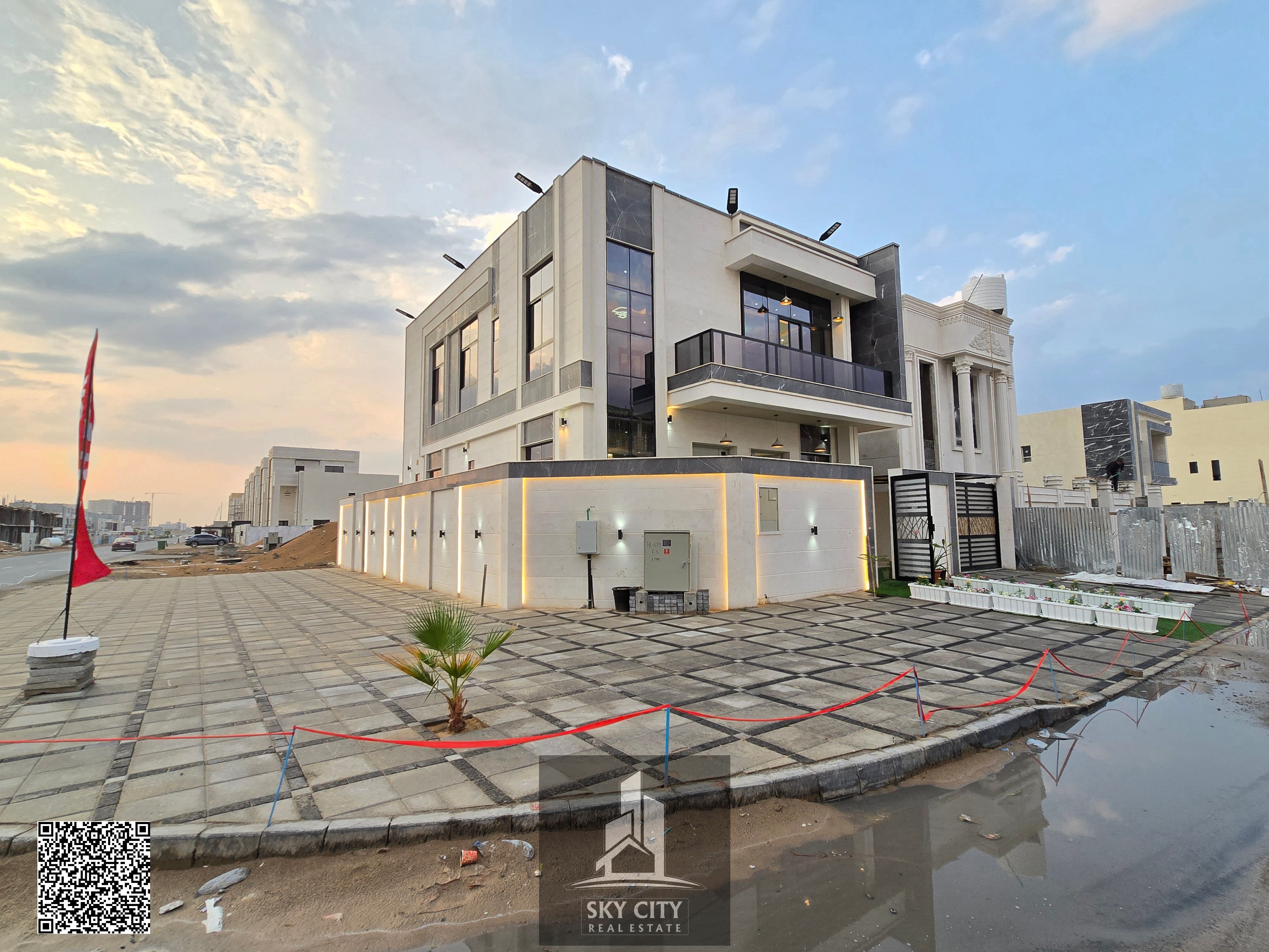 European villa, corner location on two streets, on a main street, close to Emirates Road. Includes registration fees, 5 rooms, personal finishing, central air conditioning, freehold ownership and no fees.