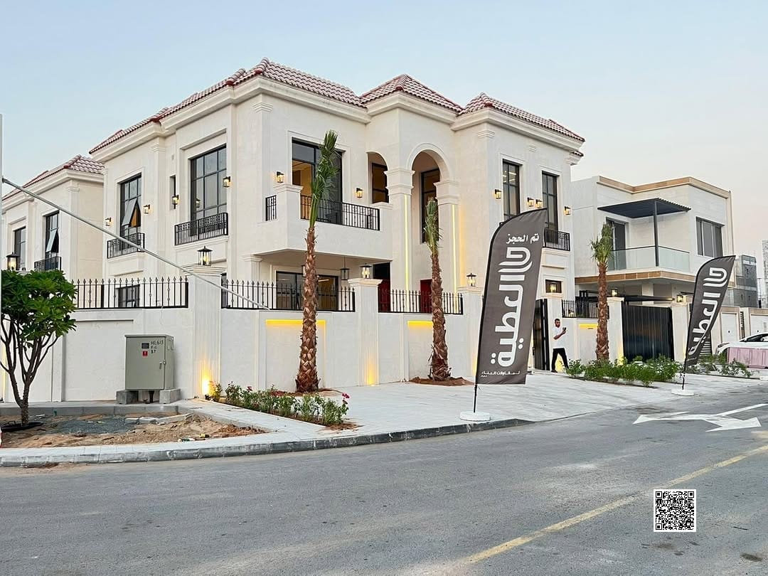 A villa that combines architectural luxury, high-end finishes, and spacious areas that give you a real sense of privacy and distinction.