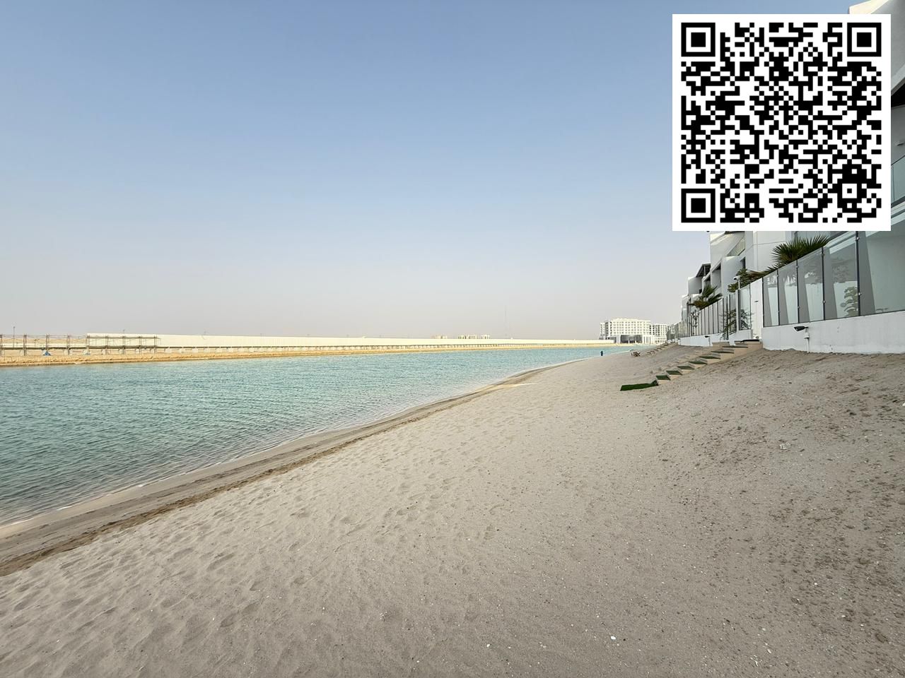 Villa for annual rent in a prime beachfront location in Sharjah. 5 bedrooms, living room, central air conditioning. Price: 200,000 AED (negotiable).
