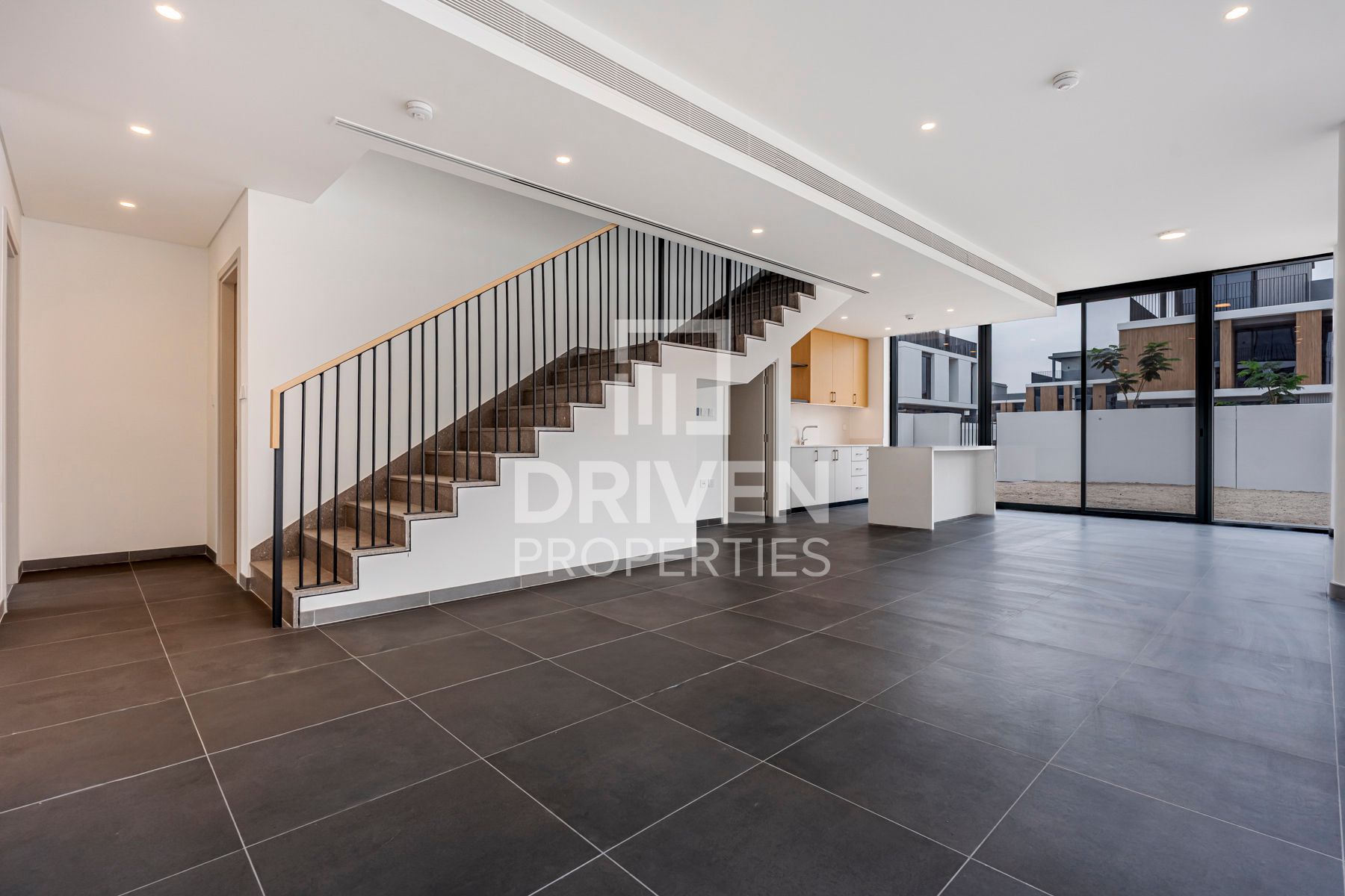 Close to Pool and Park | Single Row | Vacant