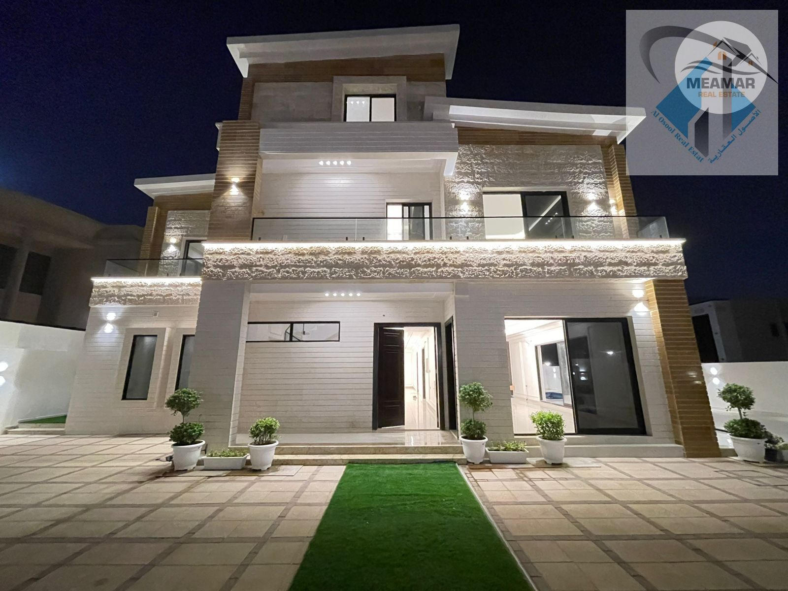 New villa with a modern design, excellent location in Al Yasmin, 8 master bedrooms, spacious majlis, two living rooms, swimming pool and swimming pool