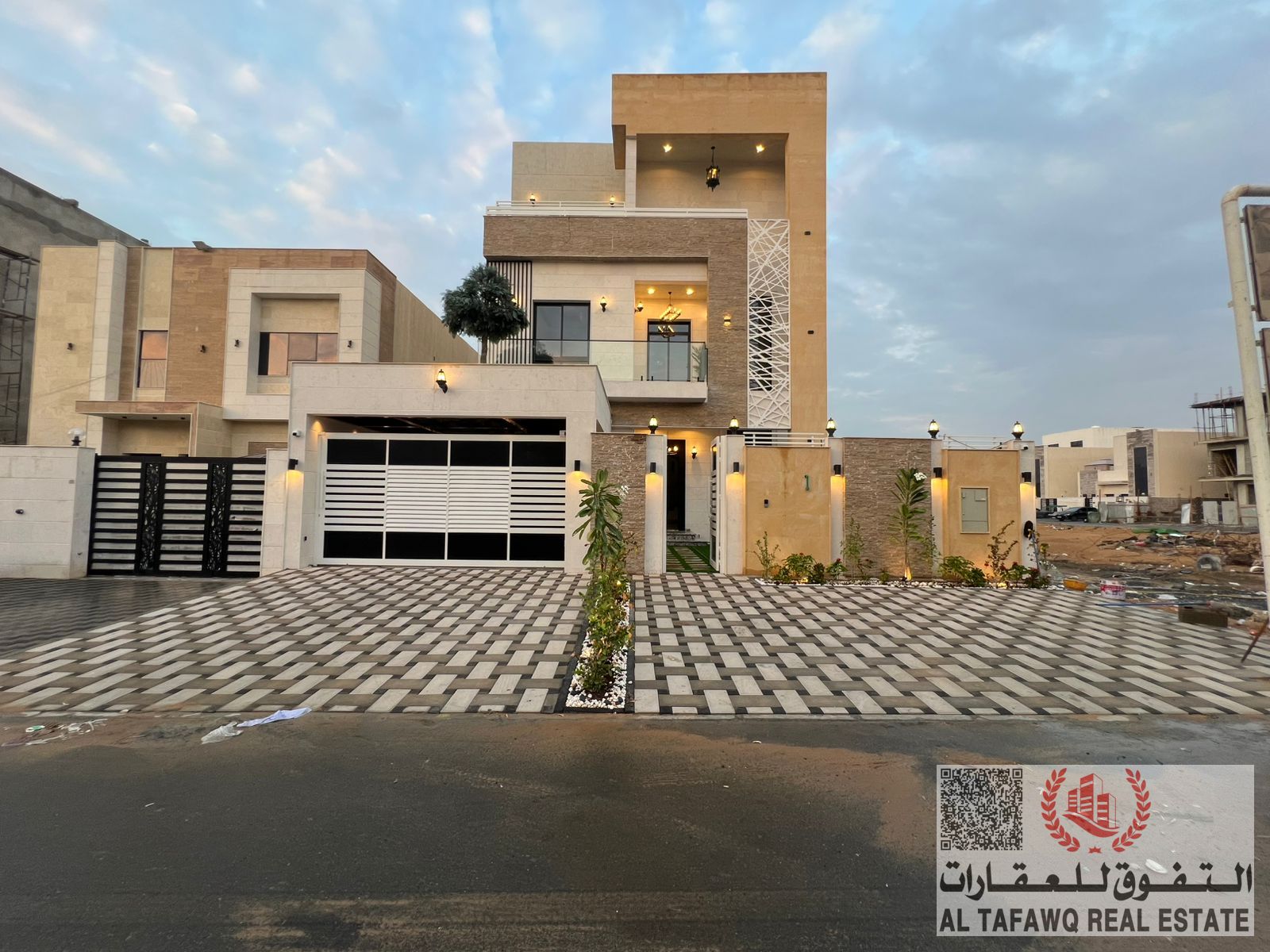 For sale: Super deluxe villa with swimming pool and elevator, including registration fees, electricity, water, and central air conditioning.