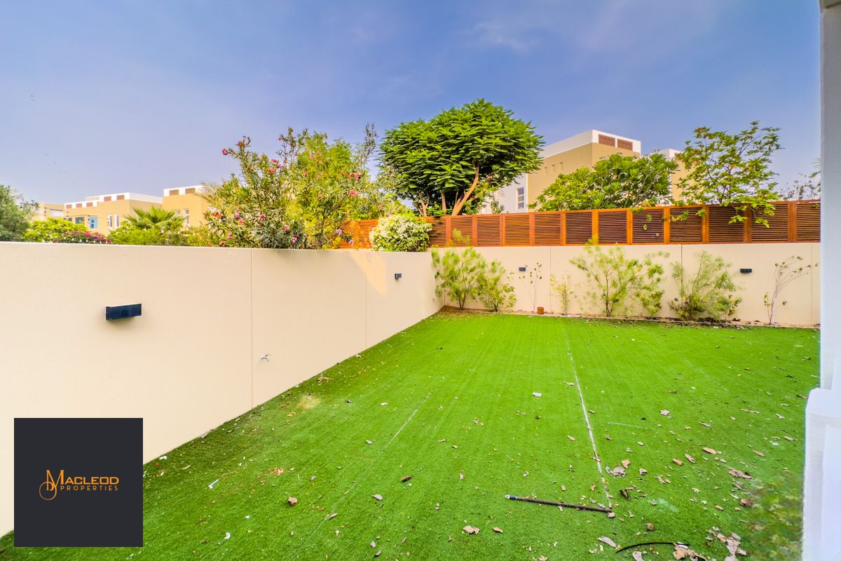 Vacant | Huge Plot | Spacious Layout