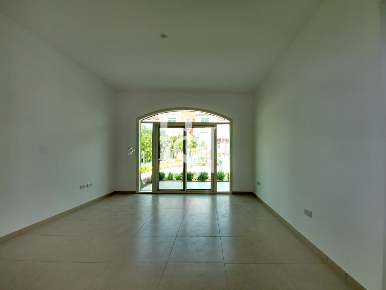 Balcony | Prime Location | Exclusive with Us
