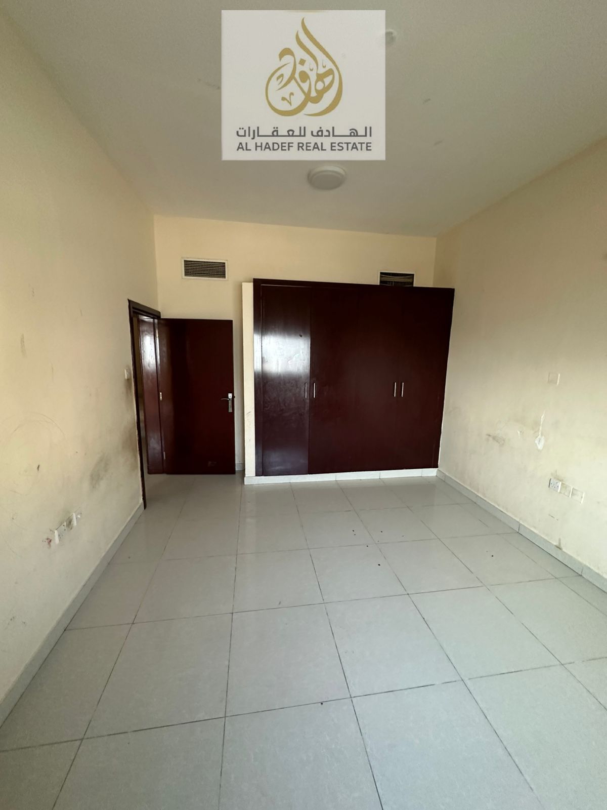 Three-bedroom apartment with a living room and built-in wardrobes, available for annual rent at a special price.