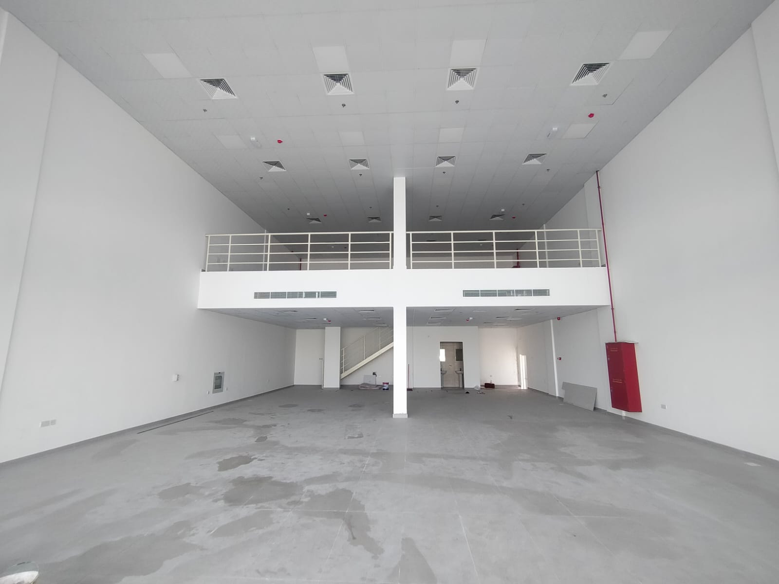 Investment Opportunity – 5 Showrooms for Rent with Excellent Spaces