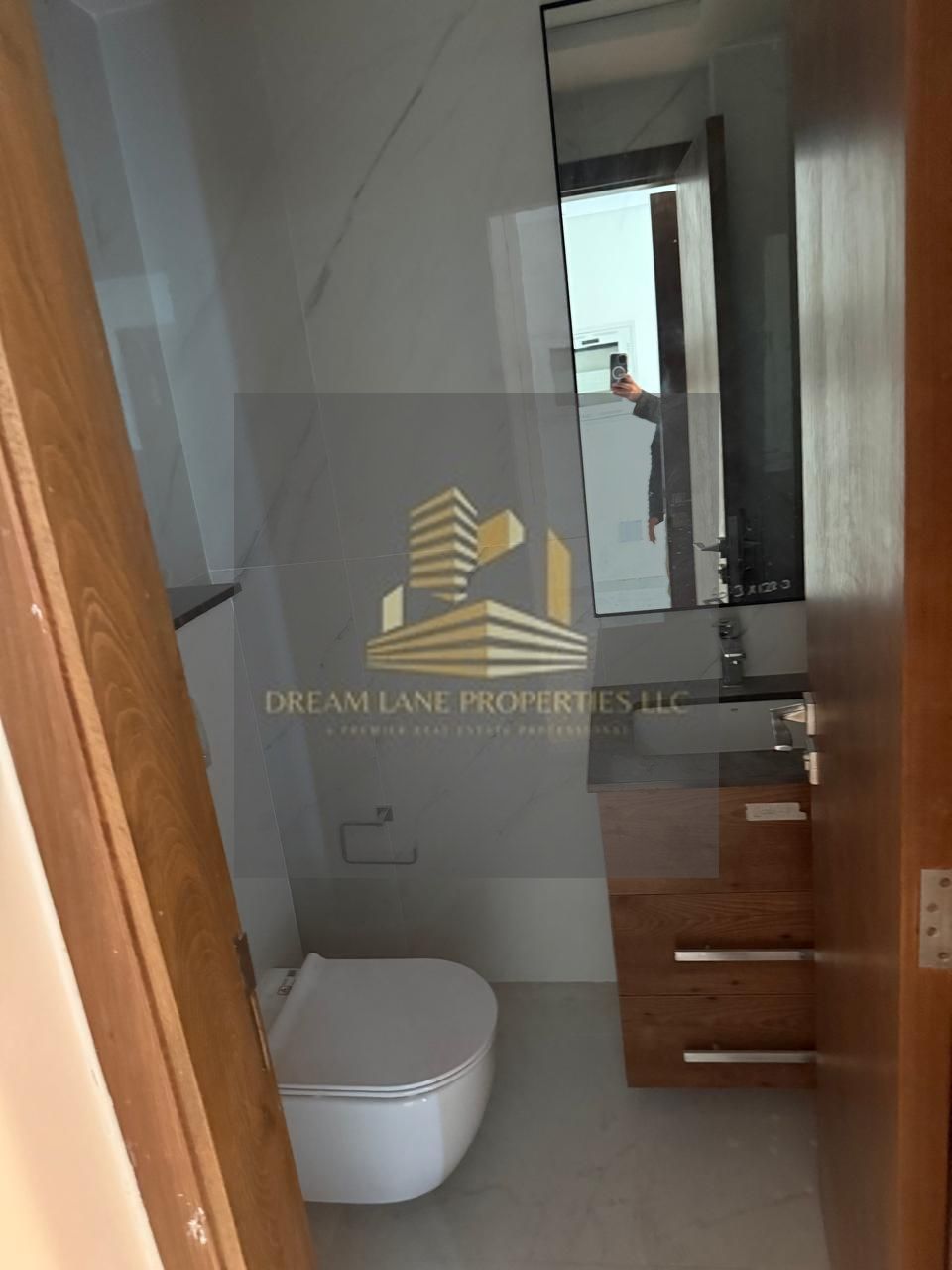 PAY 20% AND MOVE IN / EXCELLENT DEAL OF BRAND NEW READY APARTMENT NEAR SHEIKH ZAHID ROAD/ PERFECT FOR MORTGAGE AND CASH BUYERS .