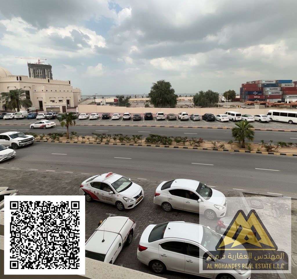 Elegant finishing | Central air conditioning | Very clean building | Prime location | Balcony | Sea view