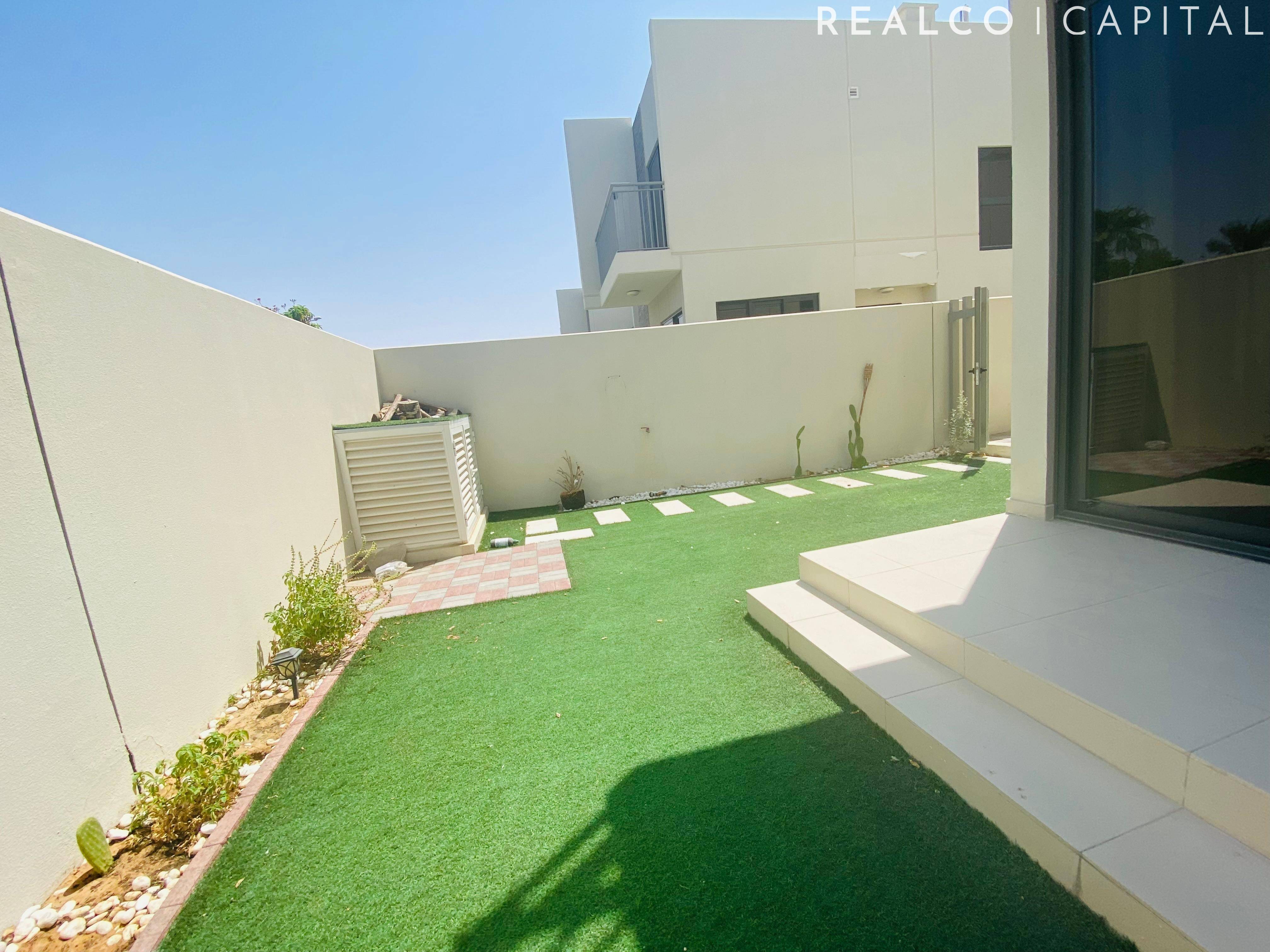 Well Maintained 3 Bedrooms With Maids Ready For Rent In Sycamore Cluster