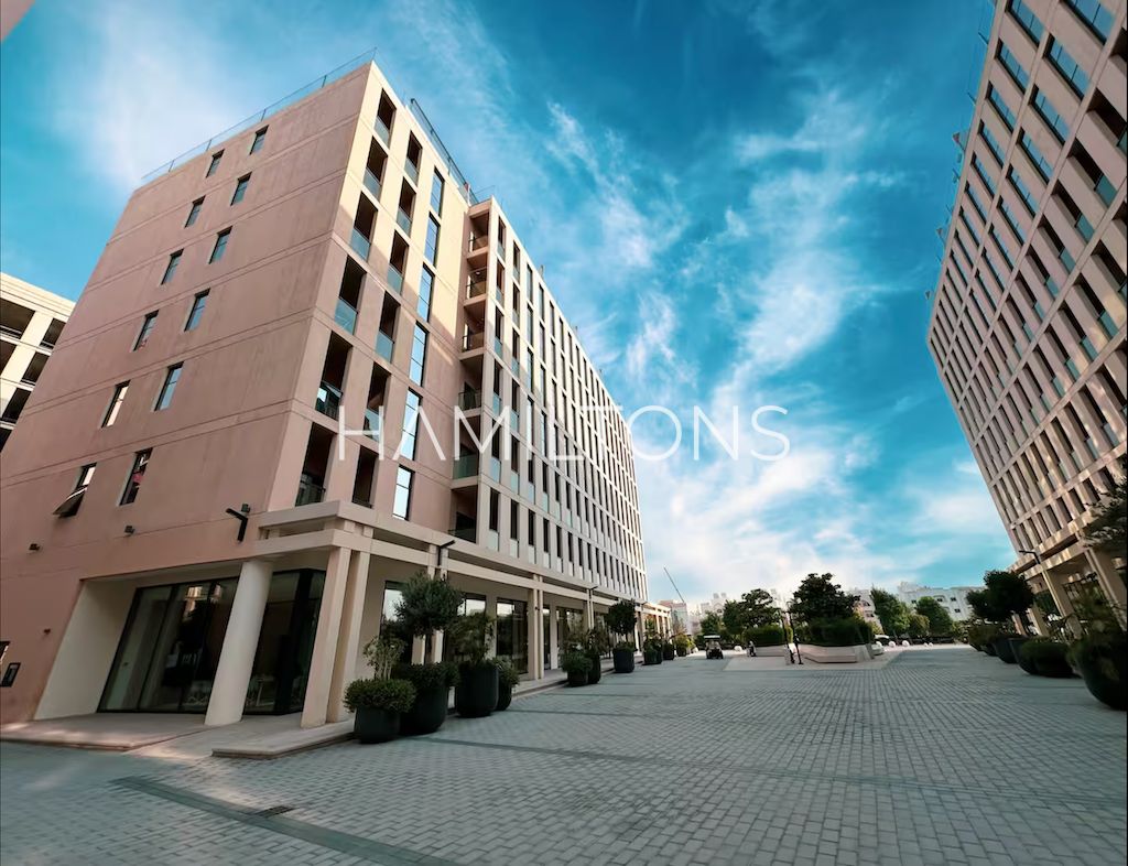 Exclusive Location | Water Features | Resale