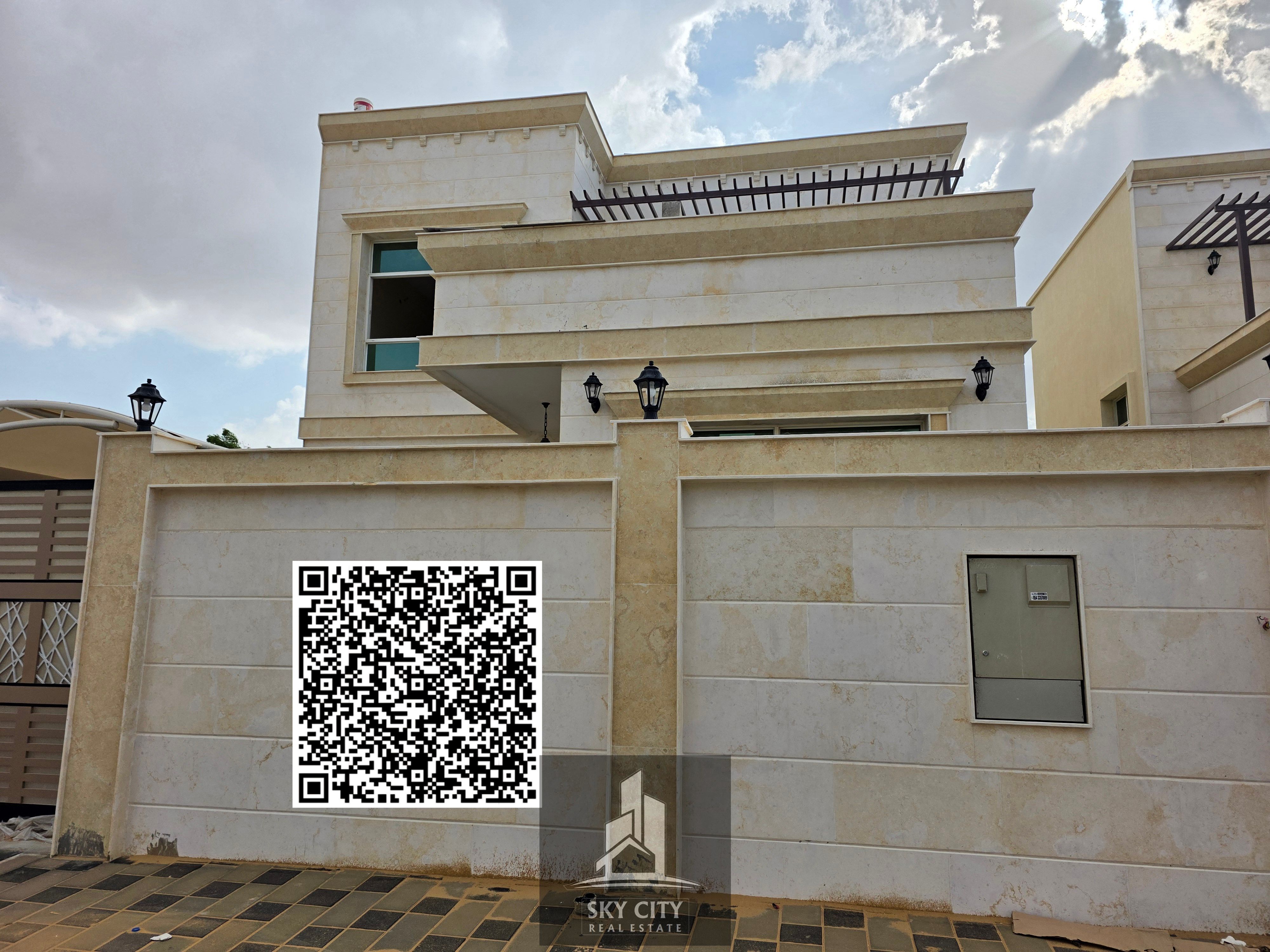 4 Master Rooms, Board, Lounge and Large Stylized Terrace