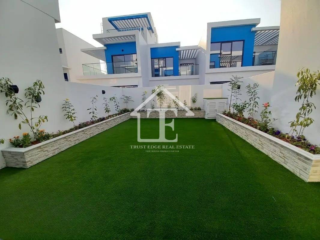 Unfurnished | Private Backyard | Community View