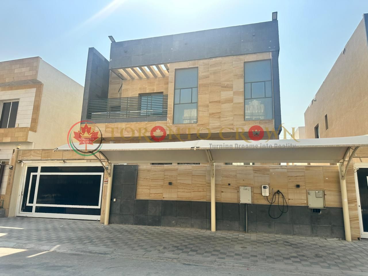 Fully Equipped & Ready to Move 5 Bedrooms Villa