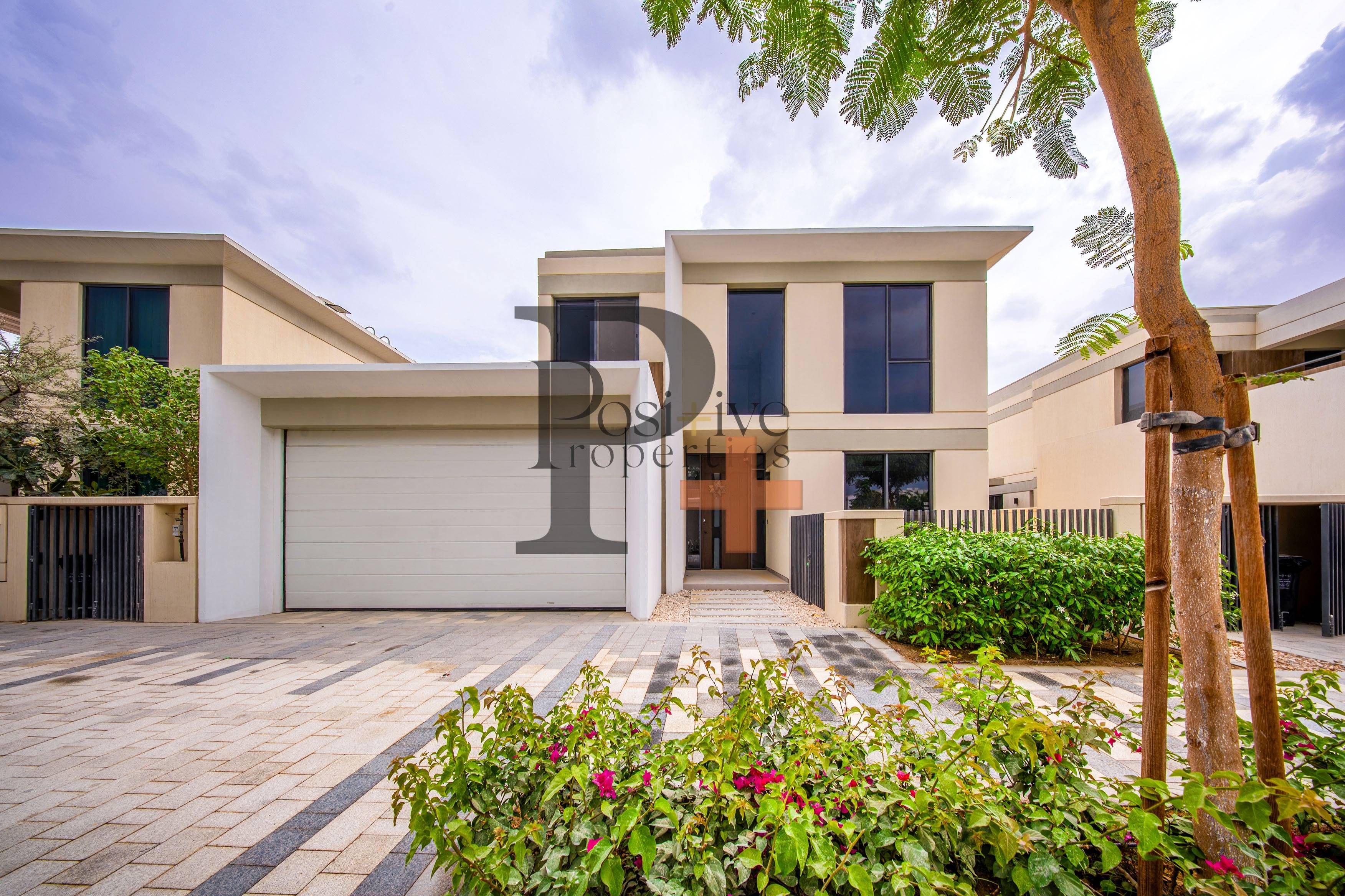 Upgraded and Extended 5BR Luxury Villa | Garden Suite | Prime Green Location