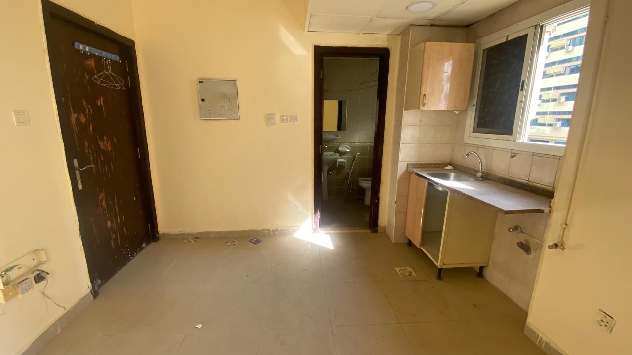 Bachelor studio in Al Majara | Prime location | Free maintenance